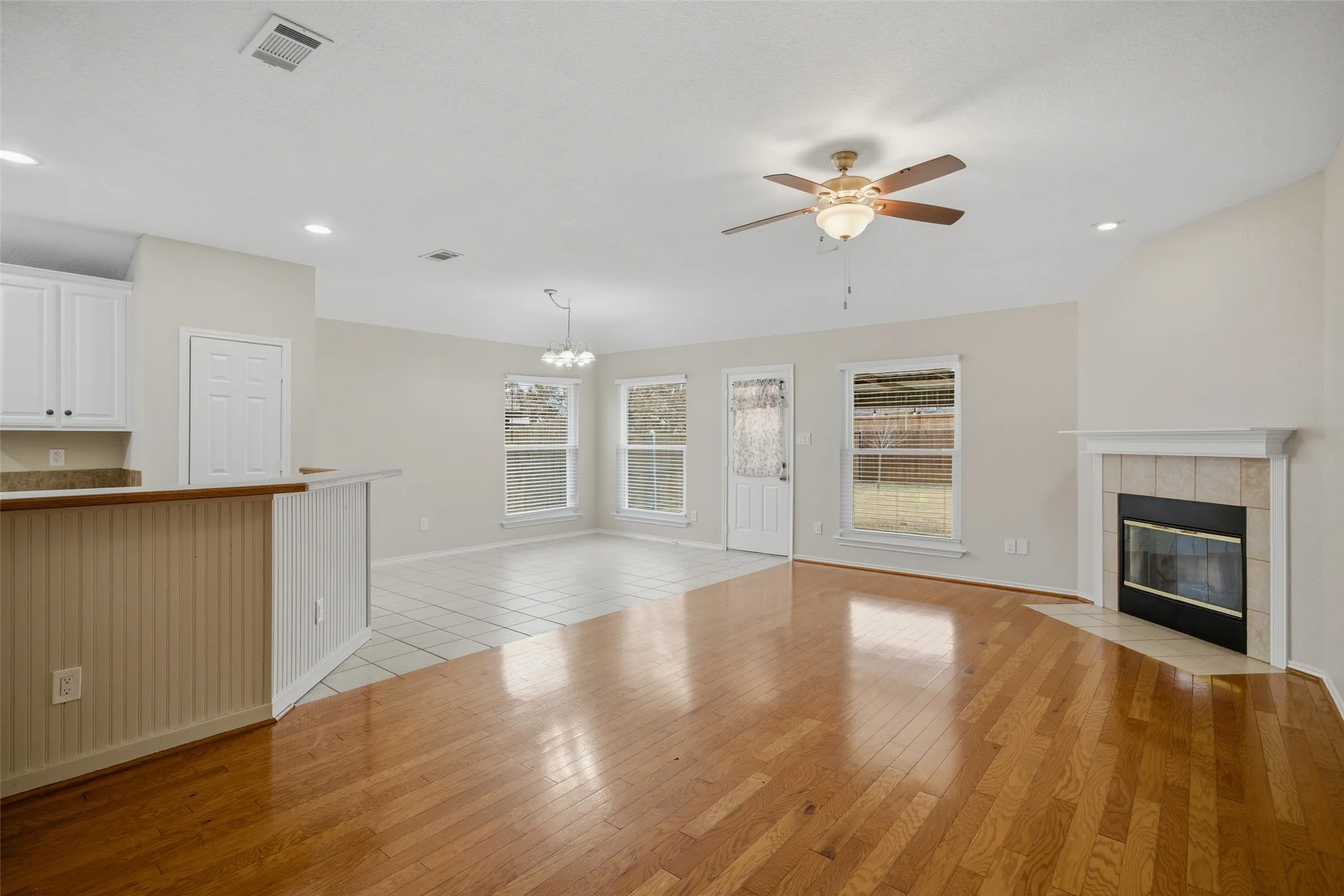 Single Family Residence For Sale in Denton County , 217 Quail Run, Aubrey, Texas 76227, 3 Bedroom, 2 Bathroom, 2 Garage spaces, 1,552 Sqft, built in 2004, mls#21360300, Real Estate Agent in Aubrey, Homes For Sale in Denton county, Homes For Sale in Aubrey, Realtor in Aubrey Texas, Real Estate Brokerage Independent Realty Texas, Luminita Cordes Realtor