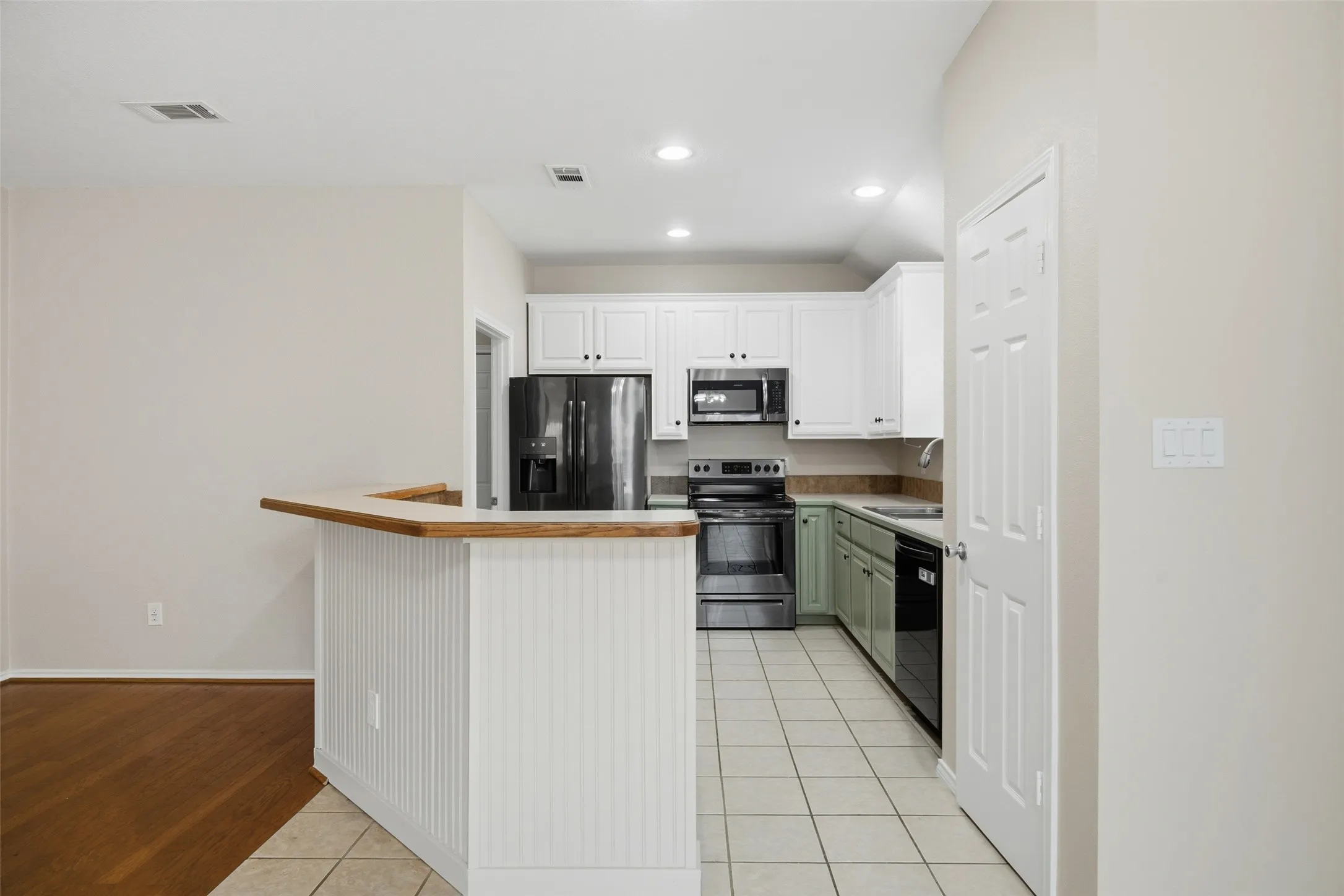 Single Family Residence For Sale in Denton County , 217 Quail Run, Aubrey, Texas 76227, 3 Bedroom, 2 Bathroom, 2 Garage spaces, 1,552 Sqft, built in 2004, mls#21360300, Real Estate Agent in Aubrey, Homes For Sale in Denton county, Homes For Sale in Aubrey, Realtor in Aubrey Texas, Real Estate Brokerage Independent Realty Texas, Luminita Cordes Realtor