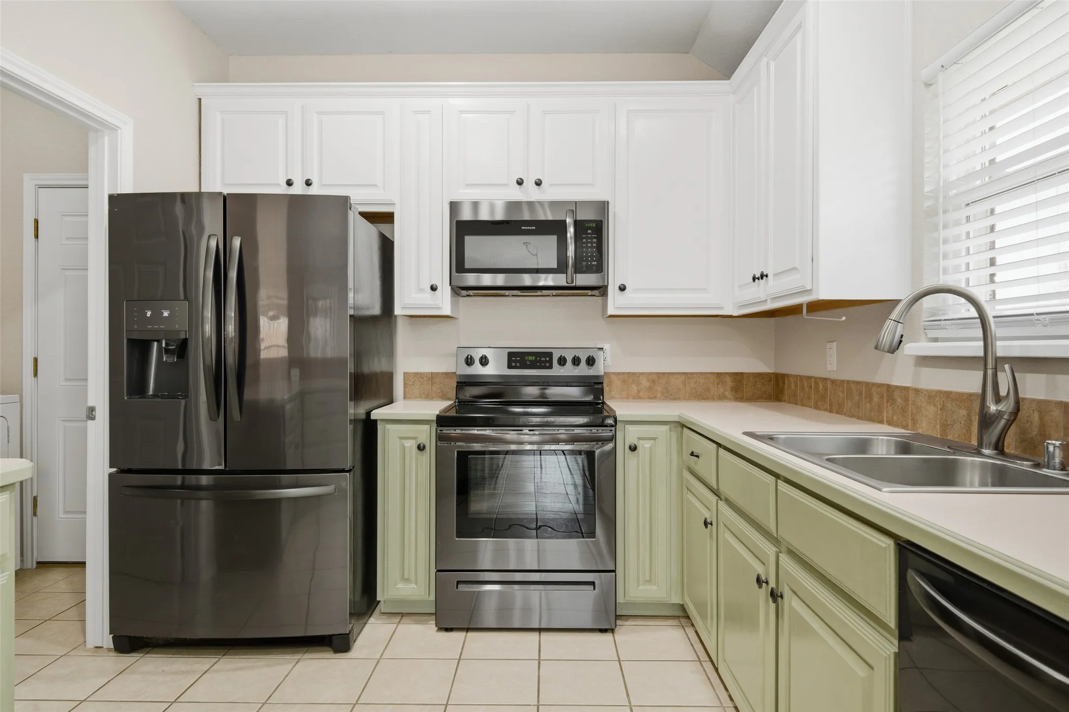 Single Family Residence For Sale in Denton County , 217 Quail Run, Aubrey, Texas 76227, 3 Bedroom, 2 Bathroom, 2 Garage spaces, 1,552 Sqft, built in 2004, mls#21360300, Real Estate Agent in Aubrey, Homes For Sale in Denton county, Homes For Sale in Aubrey, Realtor in Aubrey Texas, Real Estate Brokerage Independent Realty Texas, Luminita Cordes Realtor