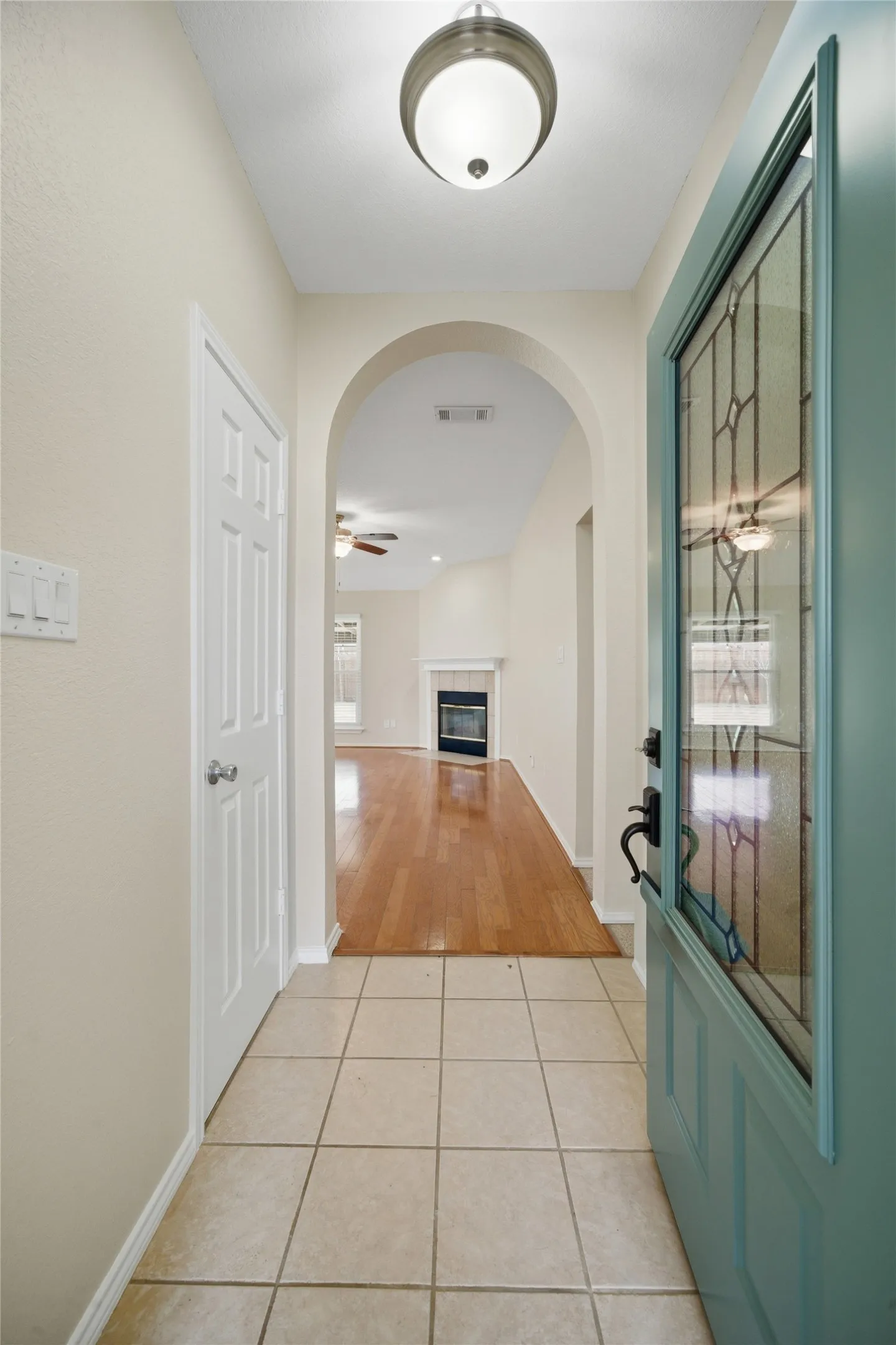 Single Family Residence For Sale in Denton County , 217 Quail Run, Aubrey, Texas 76227, 3 Bedroom, 2 Bathroom, 2 Garage spaces, 1,552 Sqft, built in 2004, mls#21360300, Real Estate Agent in Aubrey, Homes For Sale in Denton county, Homes For Sale in Aubrey, Realtor in Aubrey Texas, Real Estate Brokerage Independent Realty Texas, Luminita Cordes Realtor