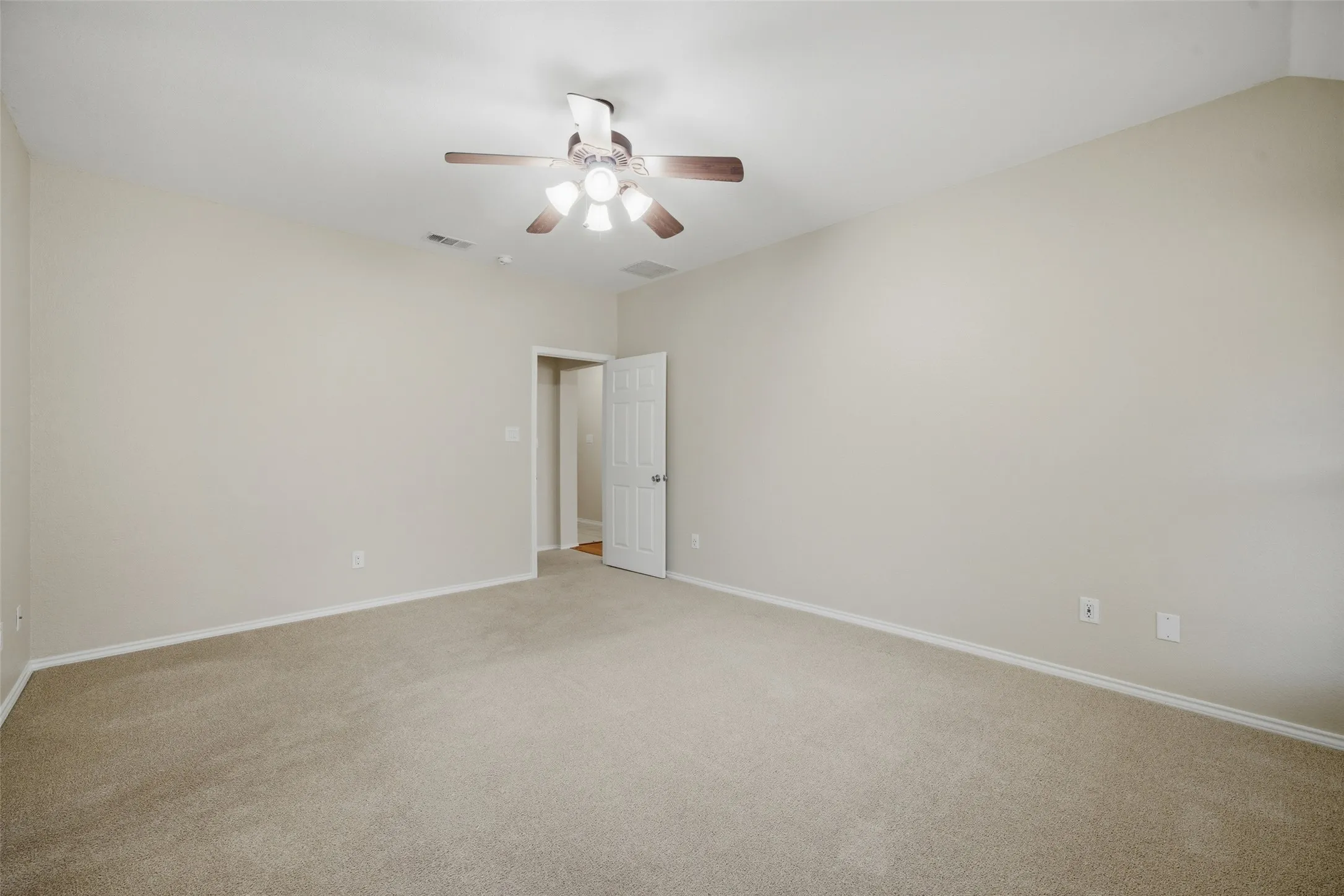 Single Family Residence For Sale in Denton County , 217 Quail Run, Aubrey, Texas 76227, 3 Bedroom, 2 Bathroom, 2 Garage spaces, 1,552 Sqft, built in 2004, mls#21360300, Real Estate Agent in Aubrey, Homes For Sale in Denton county, Homes For Sale in Aubrey, Realtor in Aubrey Texas, Real Estate Brokerage Independent Realty Texas, Luminita Cordes Realtor