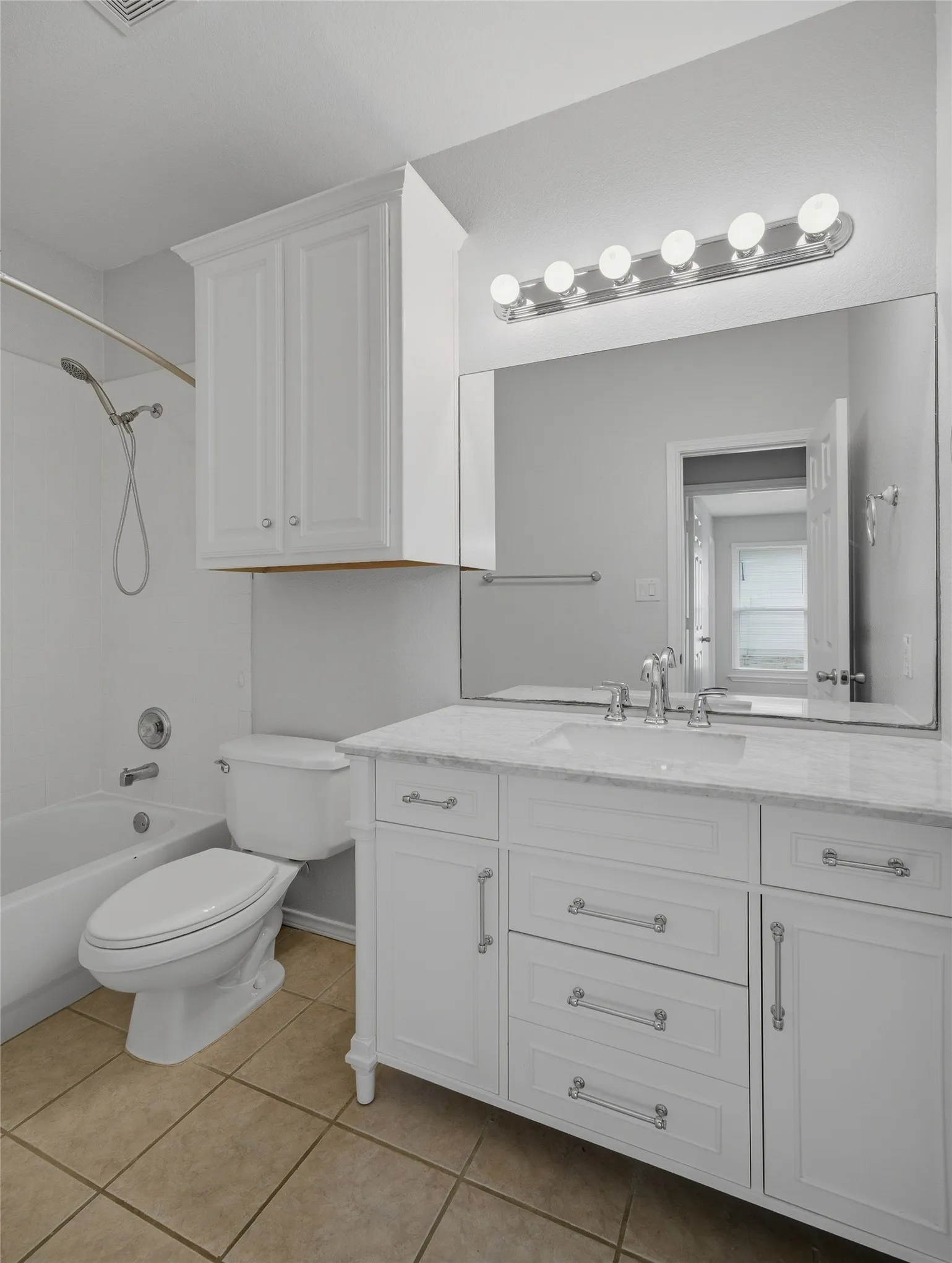 Single Family Residence For Sale in Denton County , 217 Quail Run, Aubrey, Texas 76227, 3 Bedroom, 2 Bathroom, 2 Garage spaces, 1,552 Sqft, built in 2004, mls#21360300, Real Estate Agent in Aubrey, Homes For Sale in Denton county, Homes For Sale in Aubrey, Realtor in Aubrey Texas, Real Estate Brokerage Independent Realty Texas, Luminita Cordes Realtor