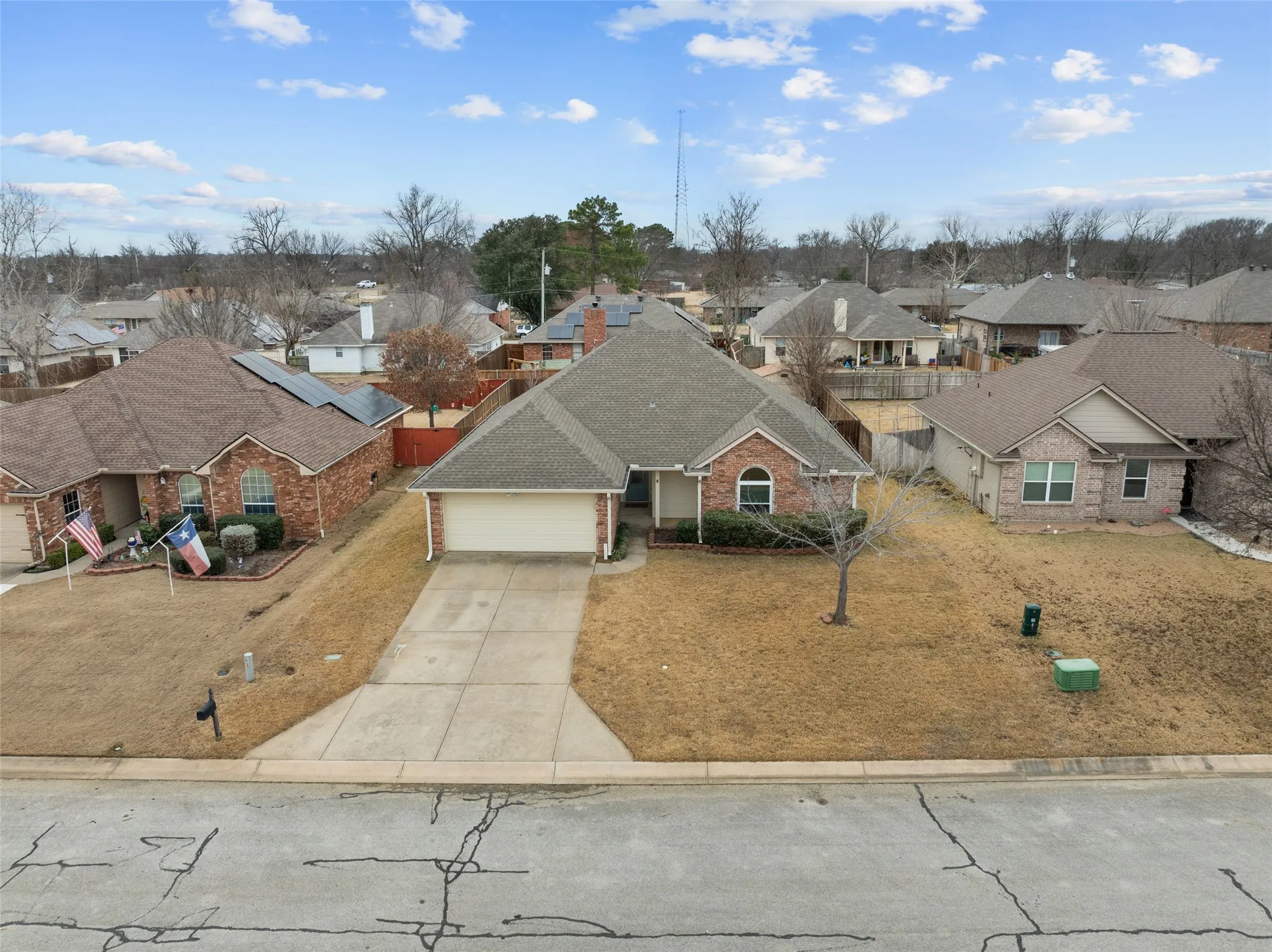 Single Family Residence For Sale in Denton County , 217 Quail Run, Aubrey, Texas 76227, 3 Bedroom, 2 Bathroom, 2 Garage spaces, 1,552 Sqft, built in 2004, mls#21360300, Real Estate Agent in Aubrey, Homes For Sale in Denton county, Homes For Sale in Aubrey, Realtor in Aubrey Texas, Real Estate Brokerage Independent Realty Texas, Luminita Cordes Realtor