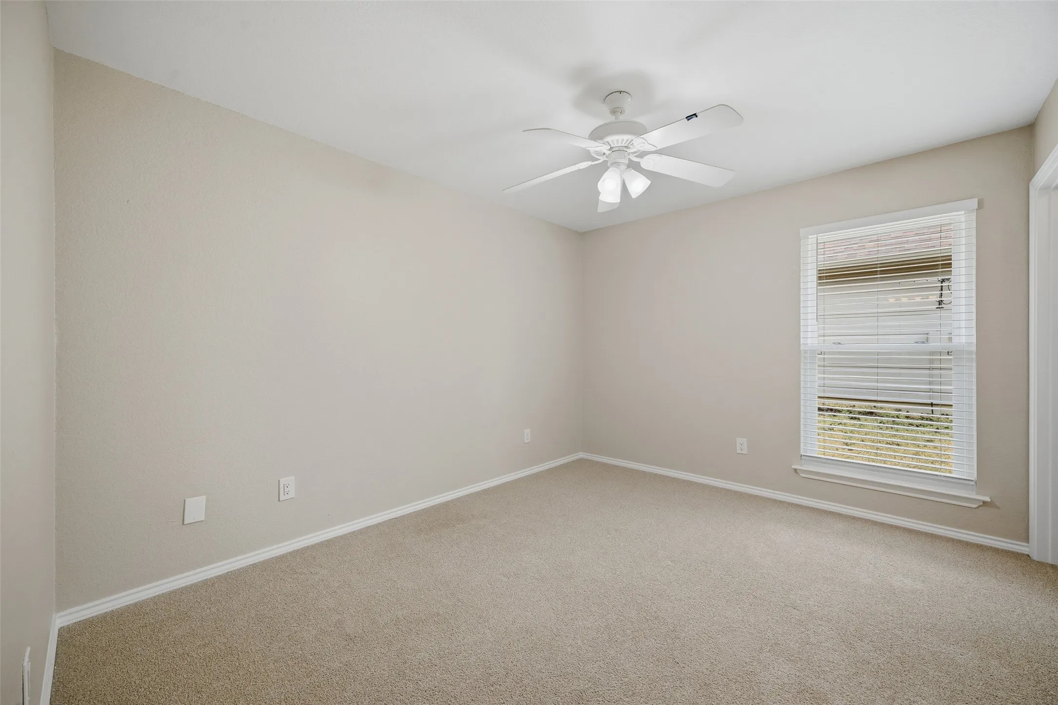 Single Family Residence For Sale in Denton County , 217 Quail Run, Aubrey, Texas 76227, 3 Bedroom, 2 Bathroom, 2 Garage spaces, 1,552 Sqft, built in 2004, mls#21360300, Real Estate Agent in Aubrey, Homes For Sale in Denton county, Homes For Sale in Aubrey, Realtor in Aubrey Texas, Real Estate Brokerage Independent Realty Texas, Luminita Cordes Realtor