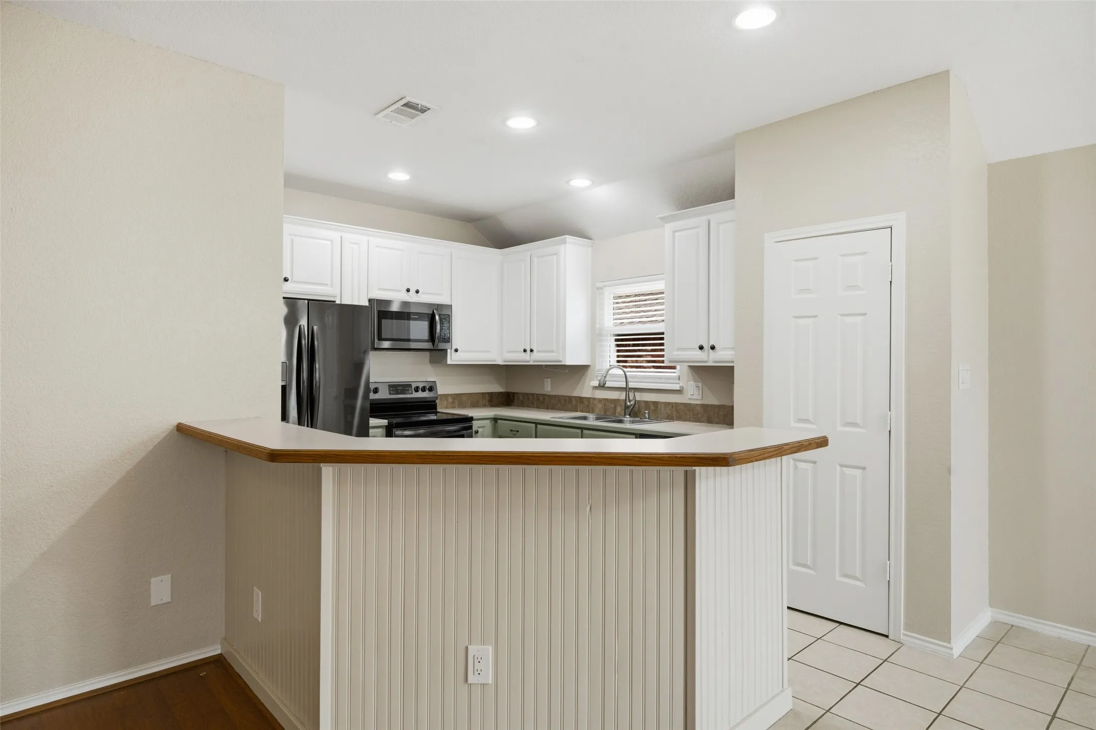 Single Family Residence For Sale in Denton County , 217 Quail Run, Aubrey, Texas 76227, 3 Bedroom, 2 Bathroom, 2 Garage spaces, 1,552 Sqft, built in 2004, mls#21360300, Real Estate Agent in Aubrey, Homes For Sale in Denton county, Homes For Sale in Aubrey, Realtor in Aubrey Texas, Real Estate Brokerage Independent Realty Texas, Luminita Cordes Realtor