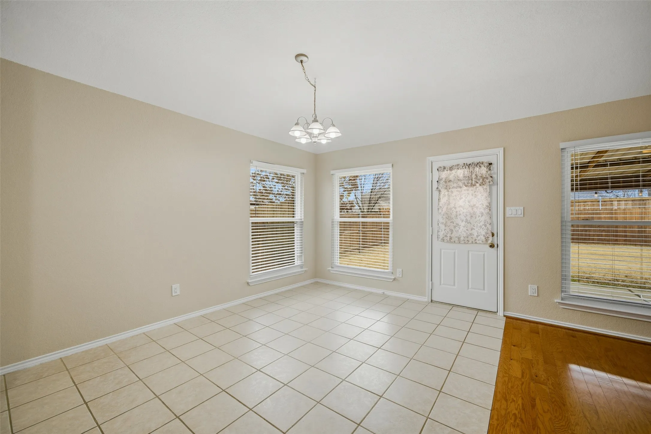 Single Family Residence For Sale in Denton County , 217 Quail Run, Aubrey, Texas 76227, 3 Bedroom, 2 Bathroom, 2 Garage spaces, 1,552 Sqft, built in 2004, mls#21360300, Real Estate Agent in Aubrey, Homes For Sale in Denton county, Homes For Sale in Aubrey, Realtor in Aubrey Texas, Real Estate Brokerage Independent Realty Texas, Luminita Cordes Realtor
