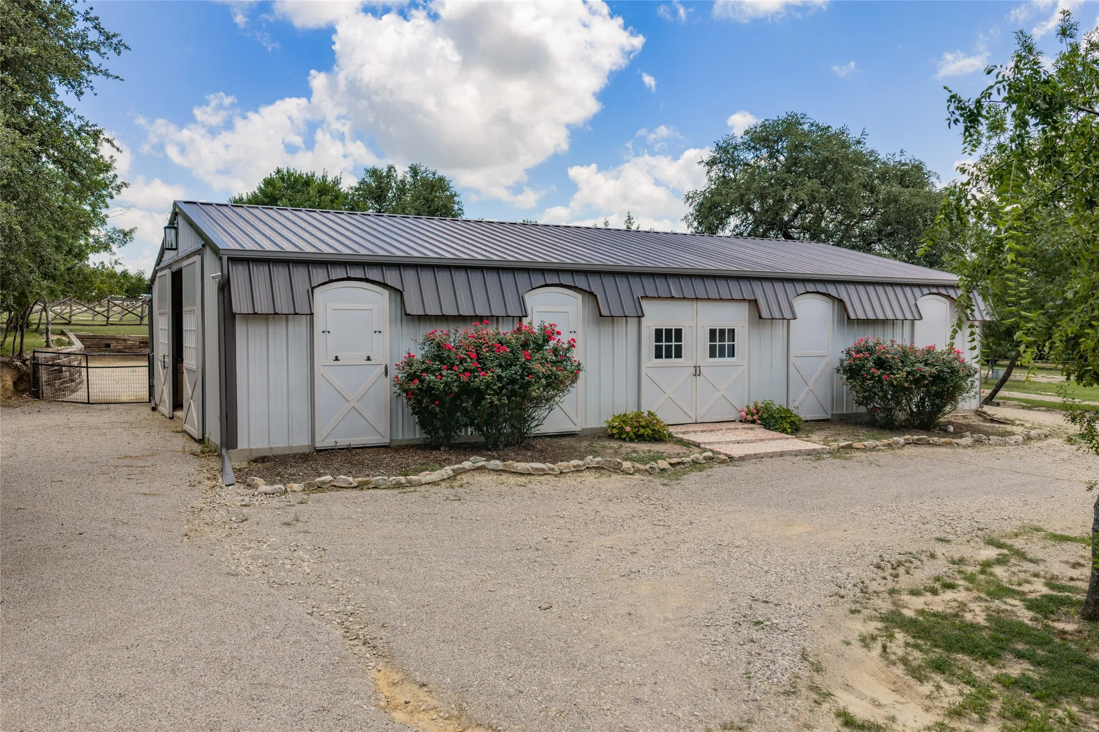 Single Family Residence For Sale in Parker County , 501 Upper Denton Road, Weatherford, Texas 76085, 4 Bedroom, 5 Bathroom, 3 Garage spaces, 5,671 Sqft, built in 2021, mls#21360292, Real Estate Agent in Weatherford, Homes For Sale in Parker county, Homes For Sale in Weatherford, Realtor in Weatherford Texas, Real Estate Brokerage Independent Realty Texas, Luminita Cordes Realtor