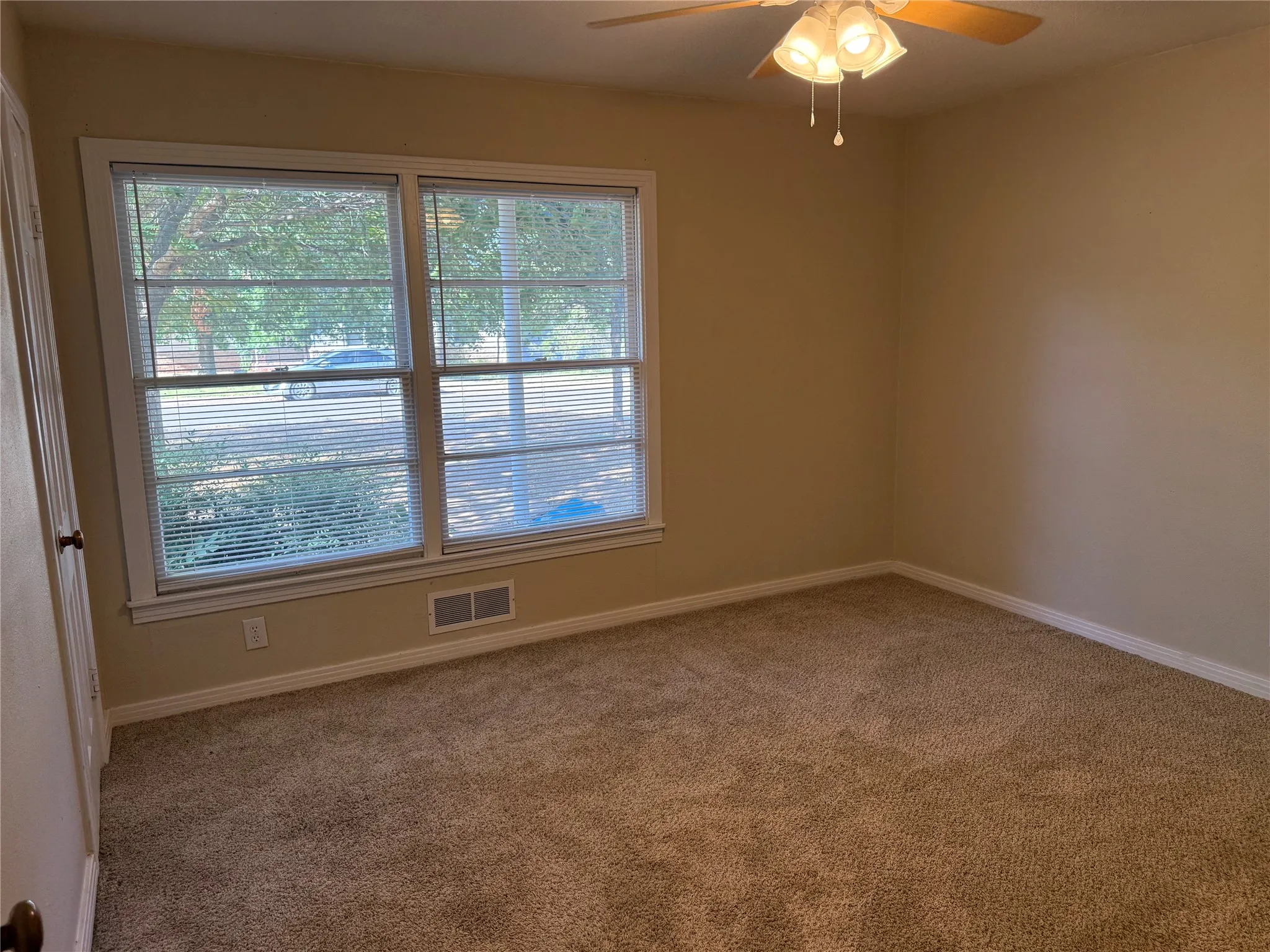 Single Family Residence For Rent in Taylor County , 4042 Benbrook Street, Abilene, Texas 79605, 3 Bedroom, 2 Bathroom, 2 Garage spaces, 1,840 Sqft, built in 1950, mls#21360194, Real Estate Agent in Abilene, Homes For Rent in Taylor county, Homes For Rent in Abilene, Realtor in Abilene Texas, Real Estate Brokerage Independent Realty Texas, Luminita Cordes Realtor