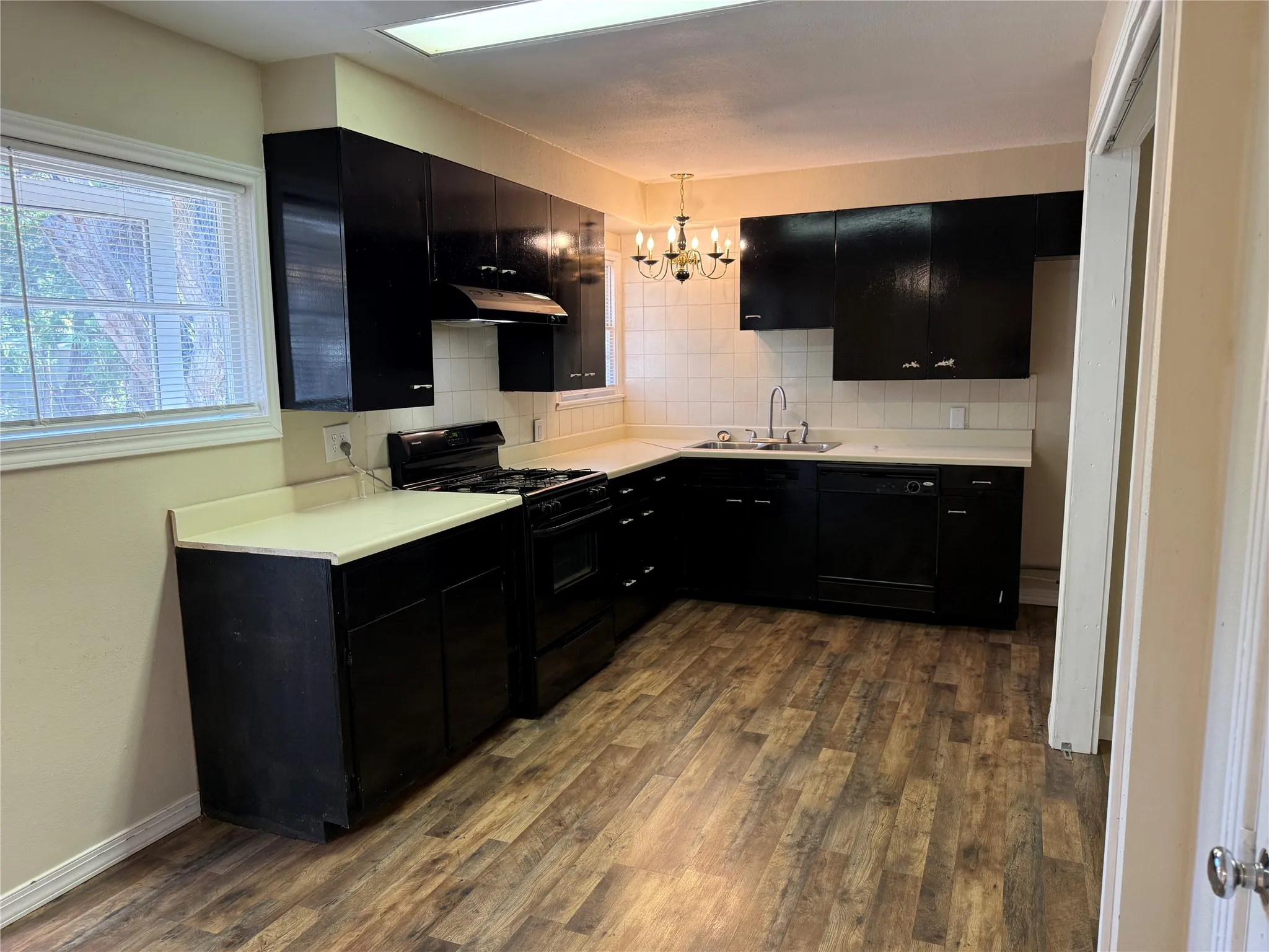 Single Family Residence For Rent in Taylor County , 4042 Benbrook Street, Abilene, Texas 79605, 3 Bedroom, 2 Bathroom, 2 Garage spaces, 1,840 Sqft, built in 1950, mls#21360194, Real Estate Agent in Abilene, Homes For Rent in Taylor county, Homes For Rent in Abilene, Realtor in Abilene Texas, Real Estate Brokerage Independent Realty Texas, Luminita Cordes Realtor