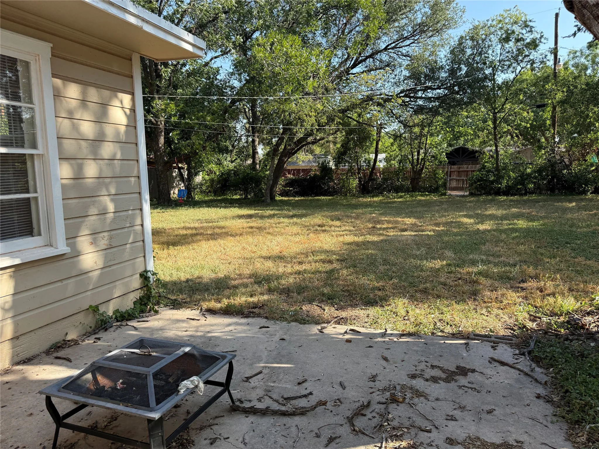 Single Family Residence For Rent in Taylor County , 4042 Benbrook Street, Abilene, Texas 79605, 3 Bedroom, 2 Bathroom, 2 Garage spaces, 1,840 Sqft, built in 1950, mls#21360194, Real Estate Agent in Abilene, Homes For Rent in Taylor county, Homes For Rent in Abilene, Realtor in Abilene Texas, Real Estate Brokerage Independent Realty Texas, Luminita Cordes Realtor