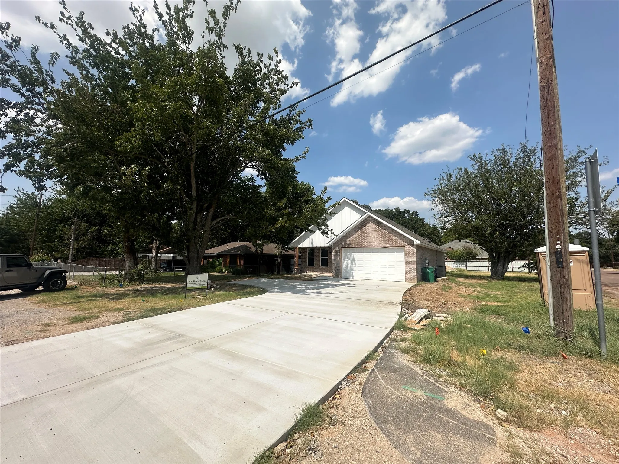 extra long driveway.  Perfect larger vehicles