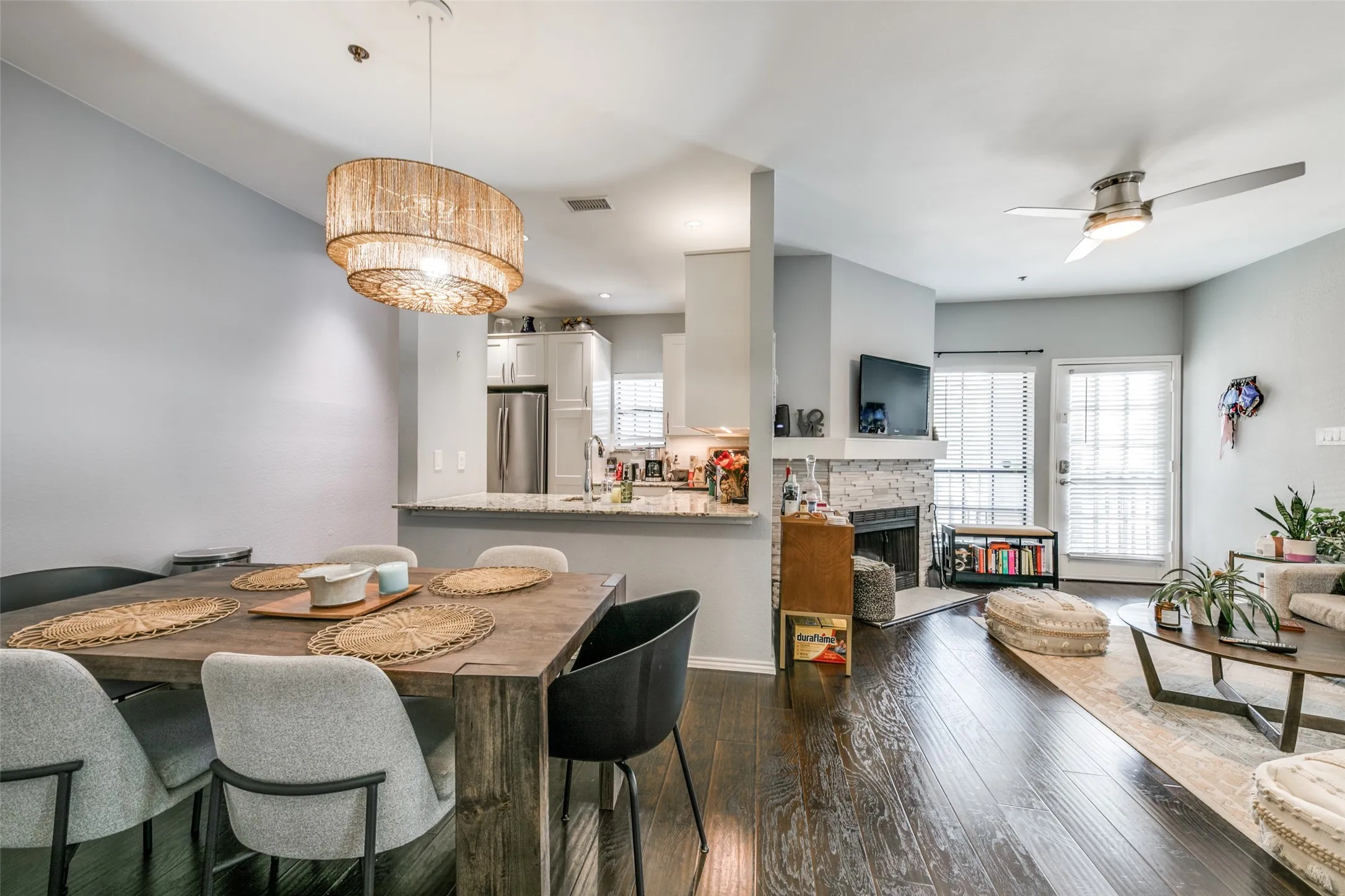 Condominium For Sale in Dallas County , 4800 W Lovers Lane 509, Dallas, Texas 75209, 2 Bedroom, 2 Bathroom, Garage spaces, 840 Sqft, built in 1984, mls#21357359, Real Estate Agent in Dallas, Homes For Sale in Dallas county, Homes For Sale in Dallas, Realtor in Dallas Texas, Real Estate Brokerage Independent Realty Texas, Luminita Cordes Realtor