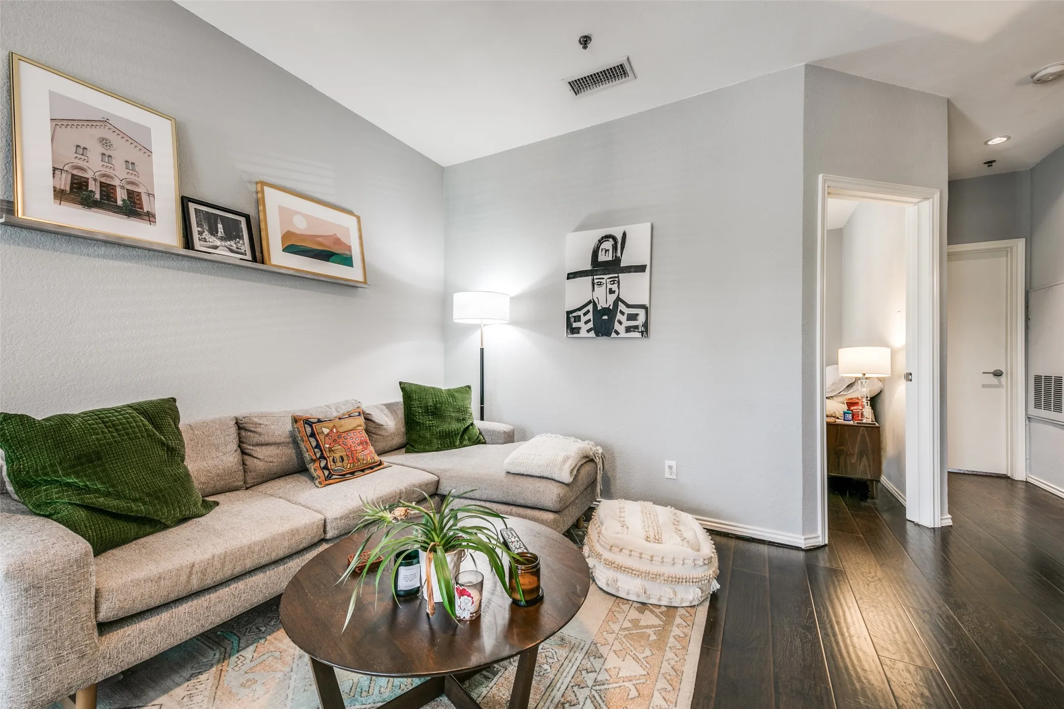 Condominium For Sale in Dallas County , 4800 W Lovers Lane 509, Dallas, Texas 75209, 2 Bedroom, 2 Bathroom, Garage spaces, 840 Sqft, built in 1984, mls#21357359, Real Estate Agent in Dallas, Homes For Sale in Dallas county, Homes For Sale in Dallas, Realtor in Dallas Texas, Real Estate Brokerage Independent Realty Texas, Luminita Cordes Realtor
