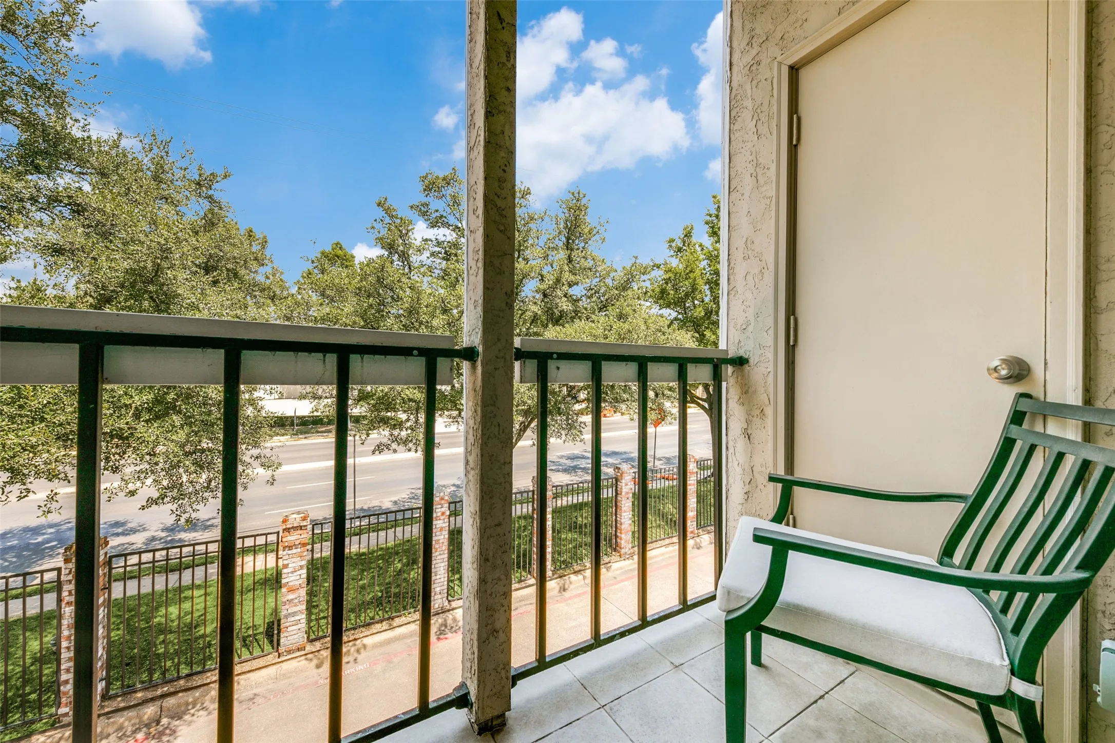 Condominium For Sale in Dallas County , 4800 W Lovers Lane 509, Dallas, Texas 75209, 2 Bedroom, 2 Bathroom, Garage spaces, 840 Sqft, built in 1984, mls#21357359, Real Estate Agent in Dallas, Homes For Sale in Dallas county, Homes For Sale in Dallas, Realtor in Dallas Texas, Real Estate Brokerage Independent Realty Texas, Luminita Cordes Realtor