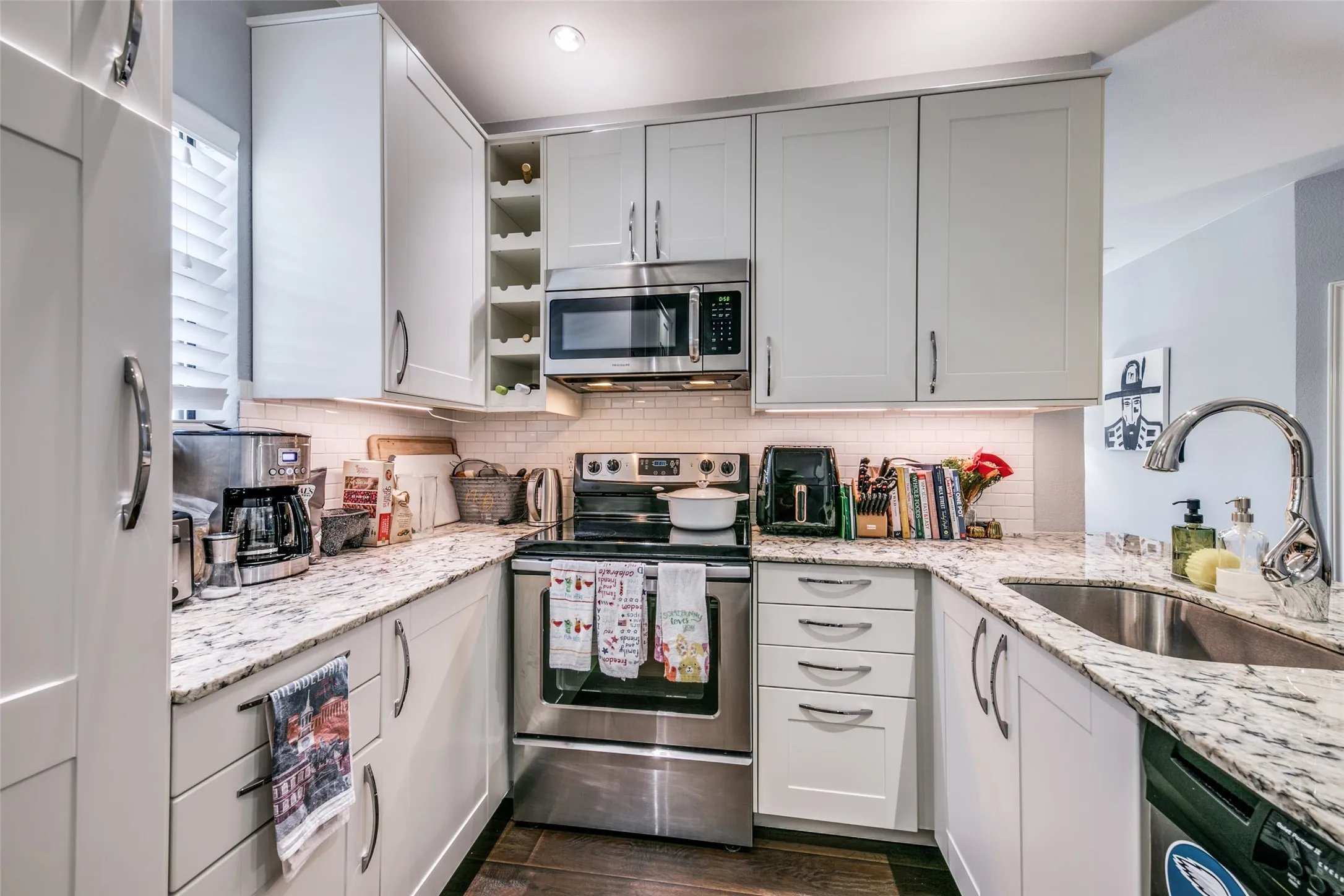 Condominium For Sale in Dallas County , 4800 W Lovers Lane 509, Dallas, Texas 75209, 2 Bedroom, 2 Bathroom, Garage spaces, 840 Sqft, built in 1984, mls#21357359, Real Estate Agent in Dallas, Homes For Sale in Dallas county, Homes For Sale in Dallas, Realtor in Dallas Texas, Real Estate Brokerage Independent Realty Texas, Luminita Cordes Realtor