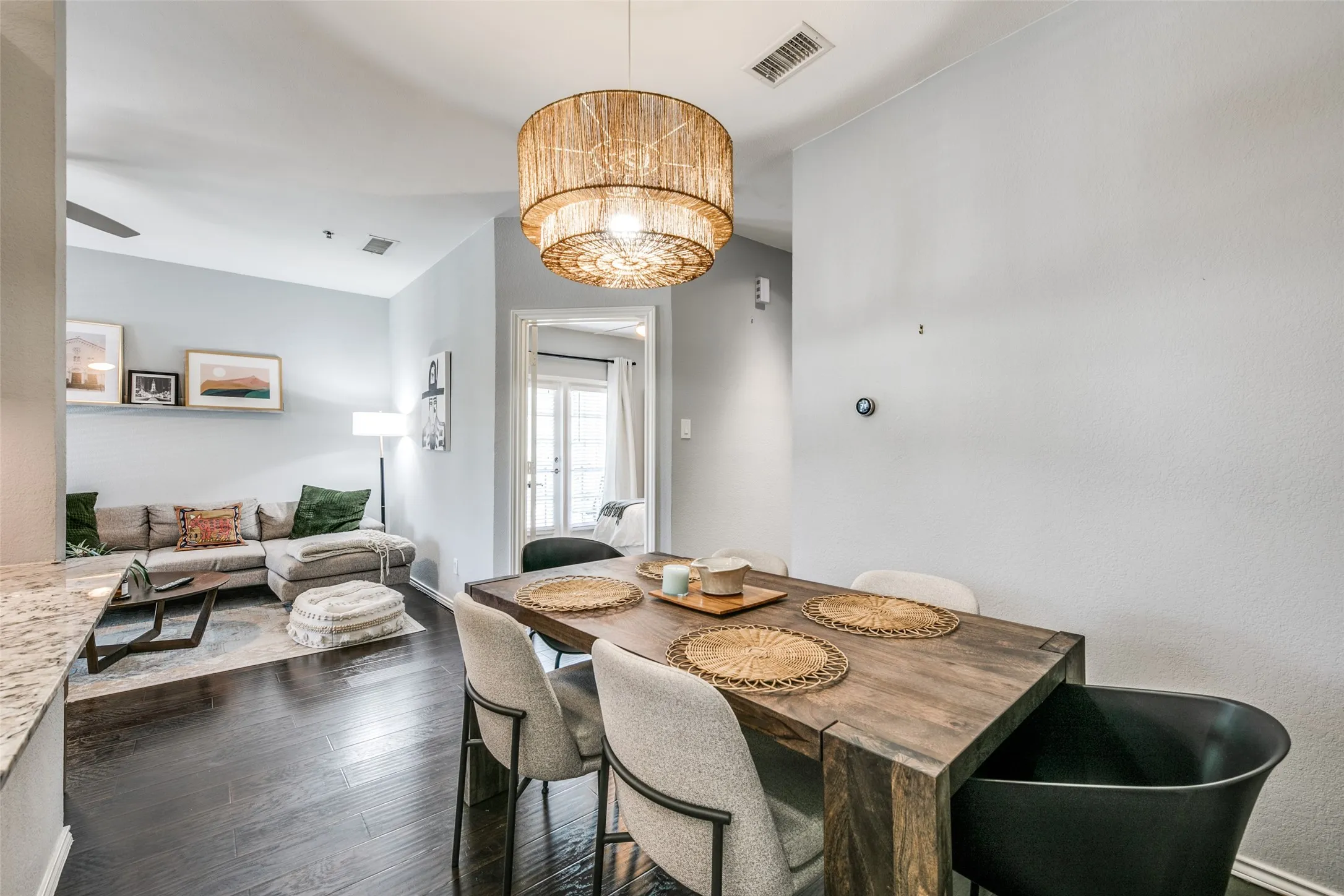 Condominium For Sale in Dallas County , 4800 W Lovers Lane 509, Dallas, Texas 75209, 2 Bedroom, 2 Bathroom, Garage spaces, 840 Sqft, built in 1984, mls#21357359, Real Estate Agent in Dallas, Homes For Sale in Dallas county, Homes For Sale in Dallas, Realtor in Dallas Texas, Real Estate Brokerage Independent Realty Texas, Luminita Cordes Realtor