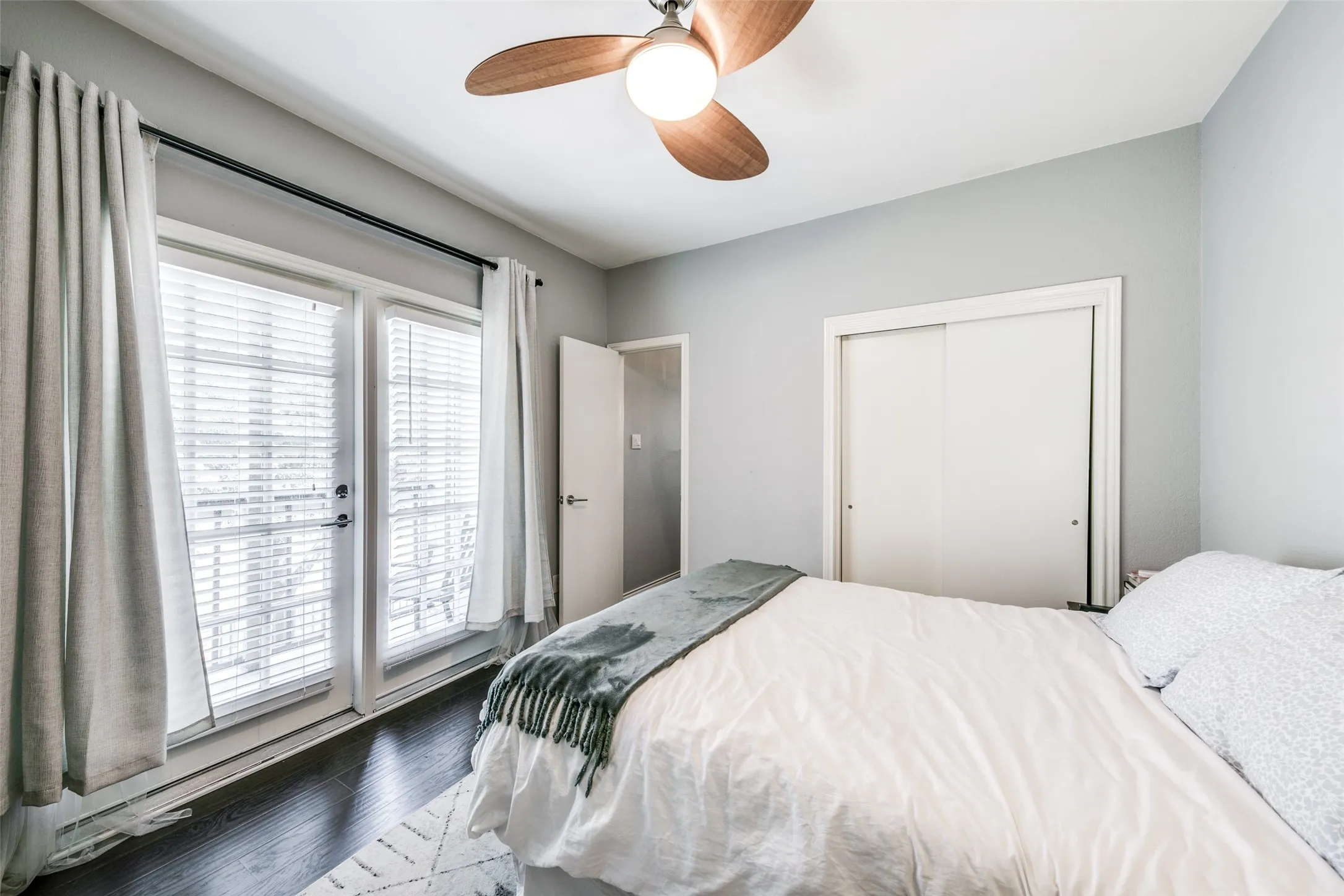 Condominium For Sale in Dallas County , 4800 W Lovers Lane 509, Dallas, Texas 75209, 2 Bedroom, 2 Bathroom, Garage spaces, 840 Sqft, built in 1984, mls#21357359, Real Estate Agent in Dallas, Homes For Sale in Dallas county, Homes For Sale in Dallas, Realtor in Dallas Texas, Real Estate Brokerage Independent Realty Texas, Luminita Cordes Realtor