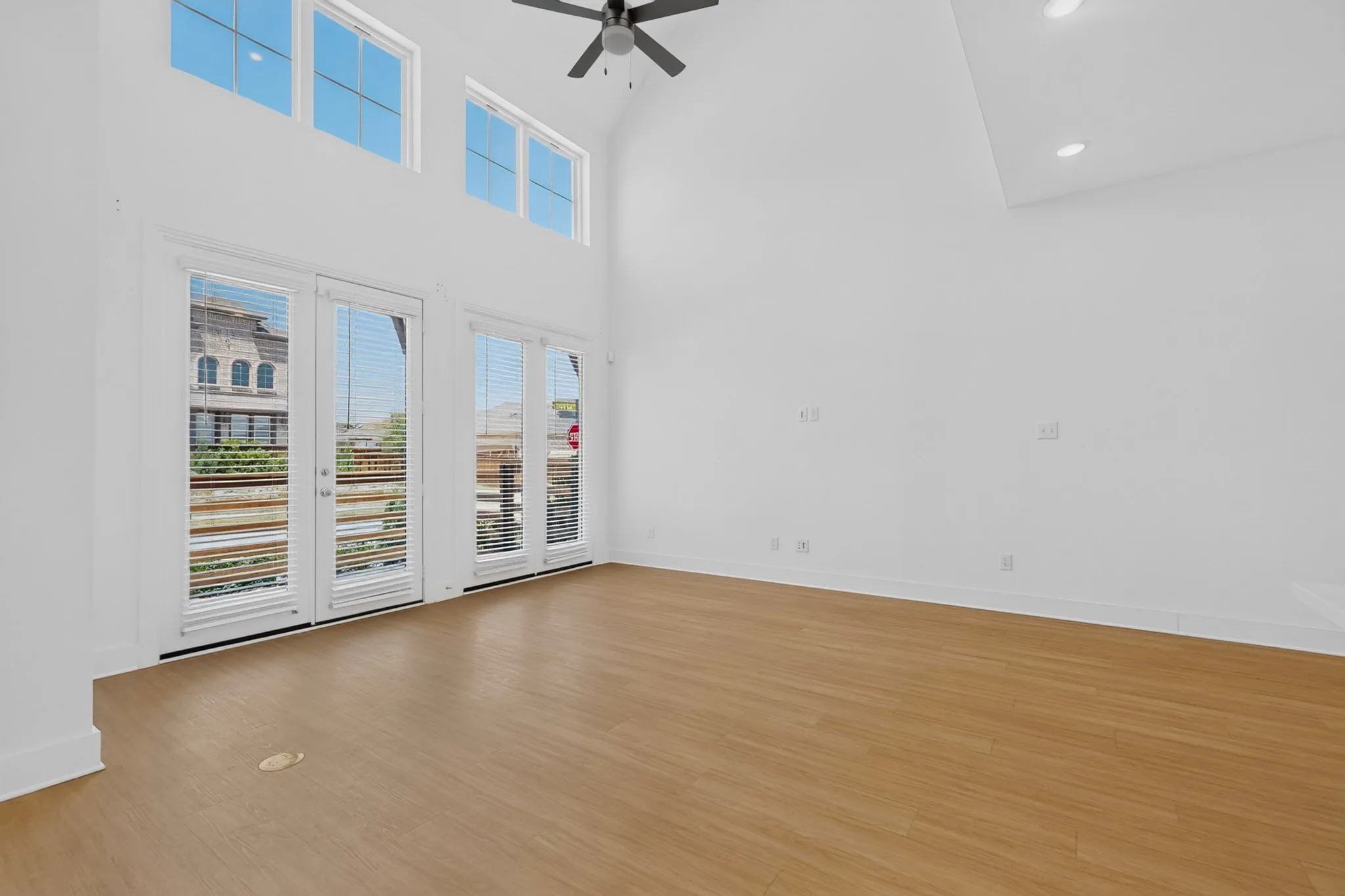 Townhouse For Sale in Collin County , 8148 Legacy Oak Drive, Mc Kinney, Texas 75071, 3 Bedroom, 3 Bathroom, 2 Garage spaces, 1,819 Sqft, built in 2023, mls#21360240, Real Estate Agent in Mc Kinney, Homes For Sale in Collin county, Homes For Sale in Mc Kinney, Realtor in Mc Kinney Texas, Real Estate Brokerage Independent Realty Texas, Luminita Cordes Realtor