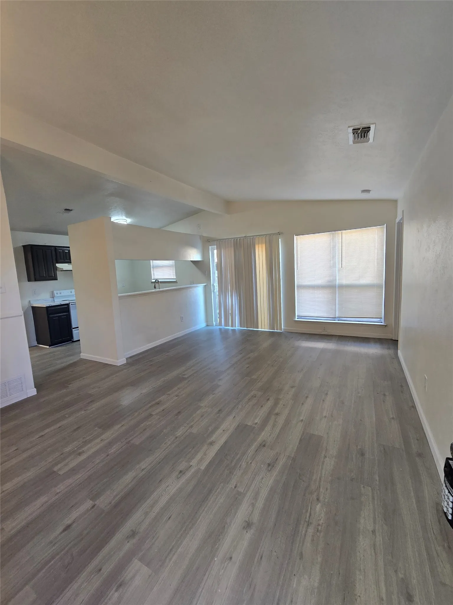 Duplex For Rent in Dallas County , 1451 Brook Meadow Circle, Lancaster, Texas 75134, 3 Bedroom, 2 Bathroom, Garage spaces, 1,116 Sqft, built in 1983, mls#21360326, Real Estate Agent in Lancaster, Homes For Rent in Dallas county, Homes For Rent in Lancaster, Realtor in Lancaster Texas, Real Estate Brokerage Independent Realty Texas, Luminita Cordes Realtor