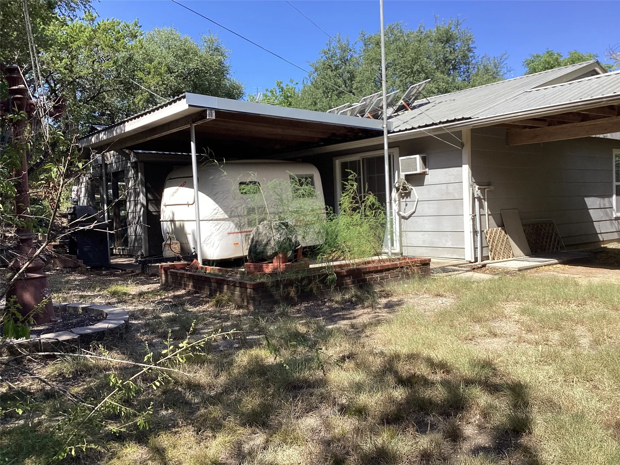 Single Family Residence For Sale in Johnson County , 1225 Cedar Break Court, Cleburne, Texas 76033, 4 Bedroom, 2 Bathroom, Garage spaces, 1,800 Sqft, built in 1996, mls#21360328, Real Estate Agent in Cleburne, Homes For Sale in Johnson county, Homes For Sale in Cleburne, Realtor in Cleburne Texas, Real Estate Brokerage Independent Realty Texas, Luminita Cordes Realtor