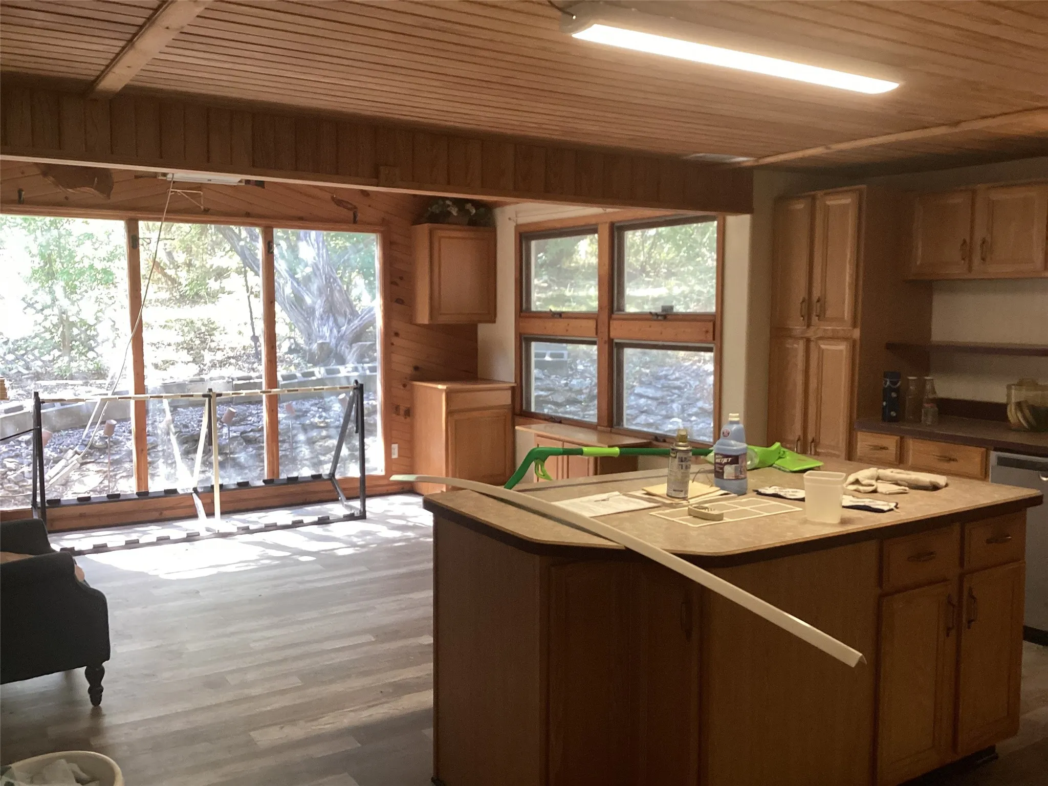 Single Family Residence For Sale in Johnson County , 1225 Cedar Break Court, Cleburne, Texas 76033, 4 Bedroom, 2 Bathroom, Garage spaces, 1,800 Sqft, built in 1996, mls#21360328, Real Estate Agent in Cleburne, Homes For Sale in Johnson county, Homes For Sale in Cleburne, Realtor in Cleburne Texas, Real Estate Brokerage Independent Realty Texas, Luminita Cordes Realtor