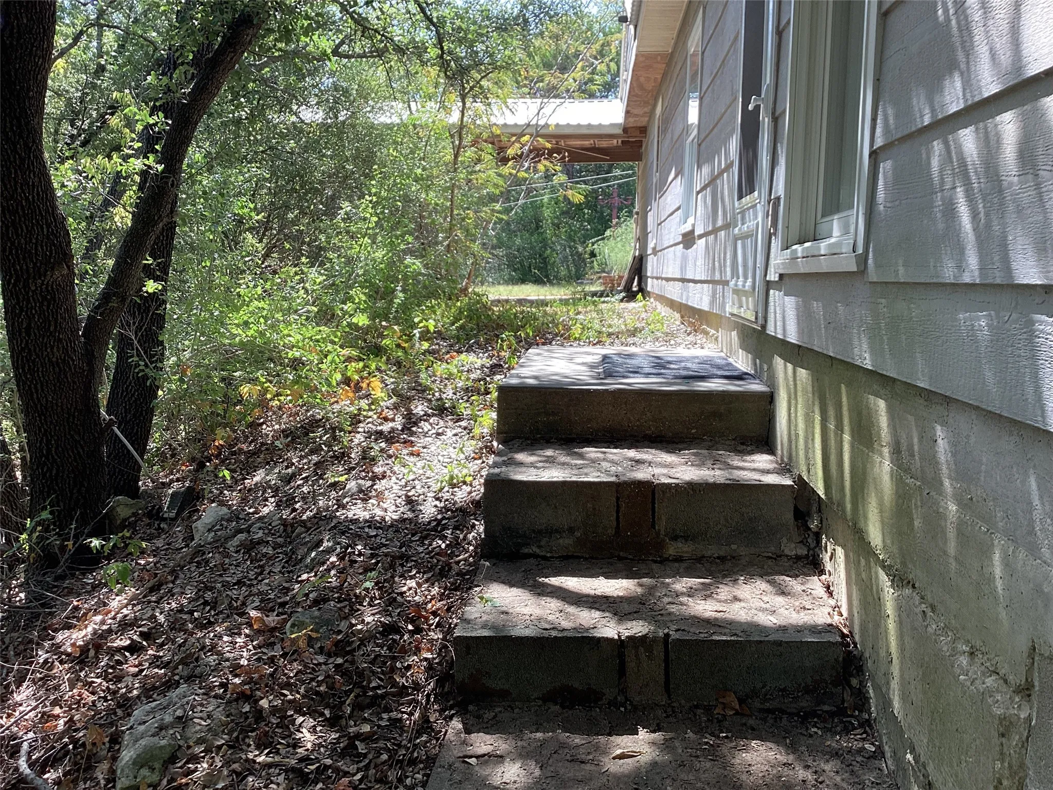 Single Family Residence For Sale in Johnson County , 1225 Cedar Break Court, Cleburne, Texas 76033, 4 Bedroom, 2 Bathroom, Garage spaces, 1,800 Sqft, built in 1996, mls#21360328, Real Estate Agent in Cleburne, Homes For Sale in Johnson county, Homes For Sale in Cleburne, Realtor in Cleburne Texas, Real Estate Brokerage Independent Realty Texas, Luminita Cordes Realtor