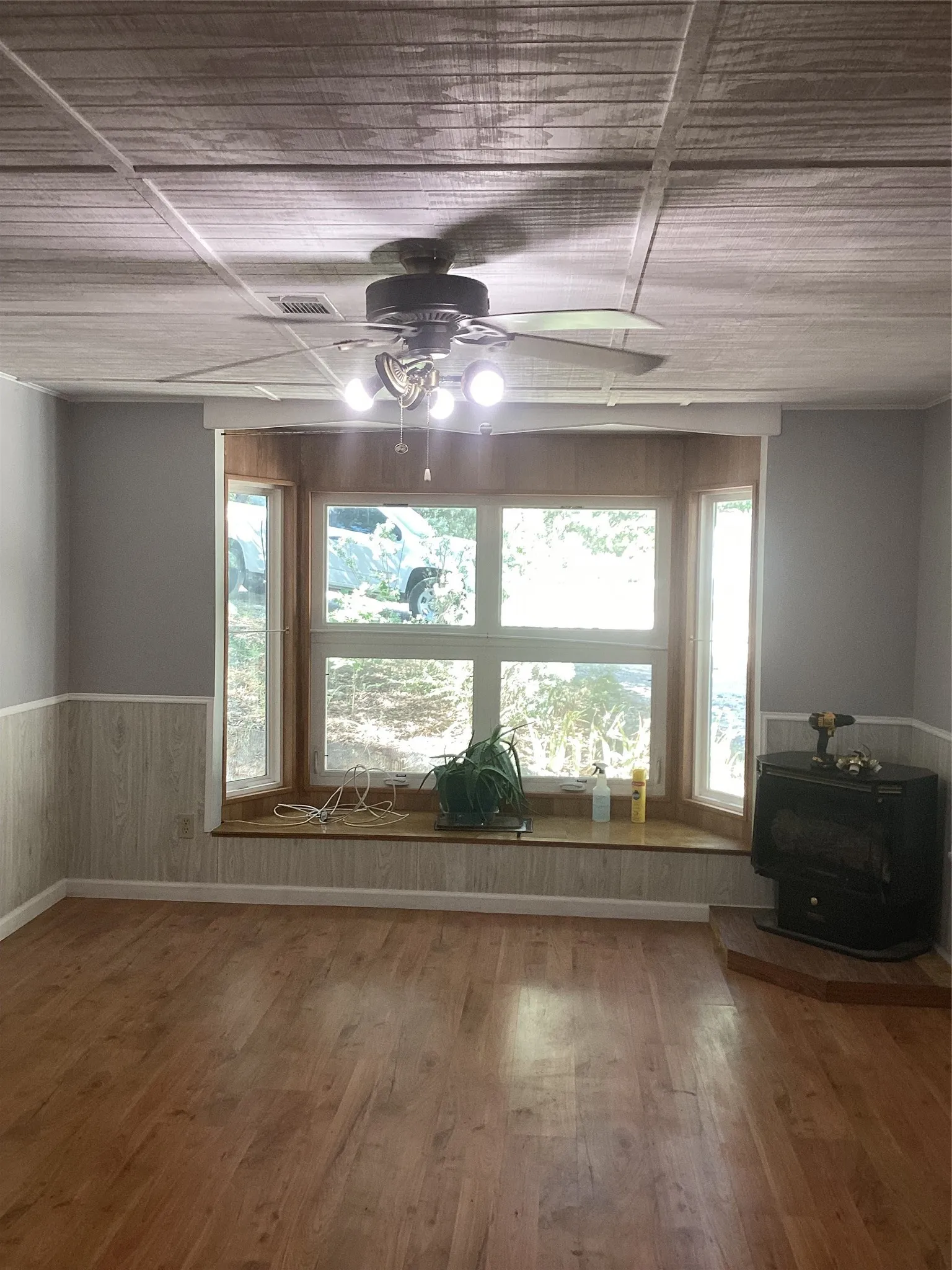 Single Family Residence For Sale in Johnson County , 1225 Cedar Break Court, Cleburne, Texas 76033, 4 Bedroom, 2 Bathroom, Garage spaces, 1,800 Sqft, built in 1996, mls#21360328, Real Estate Agent in Cleburne, Homes For Sale in Johnson county, Homes For Sale in Cleburne, Realtor in Cleburne Texas, Real Estate Brokerage Independent Realty Texas, Luminita Cordes Realtor