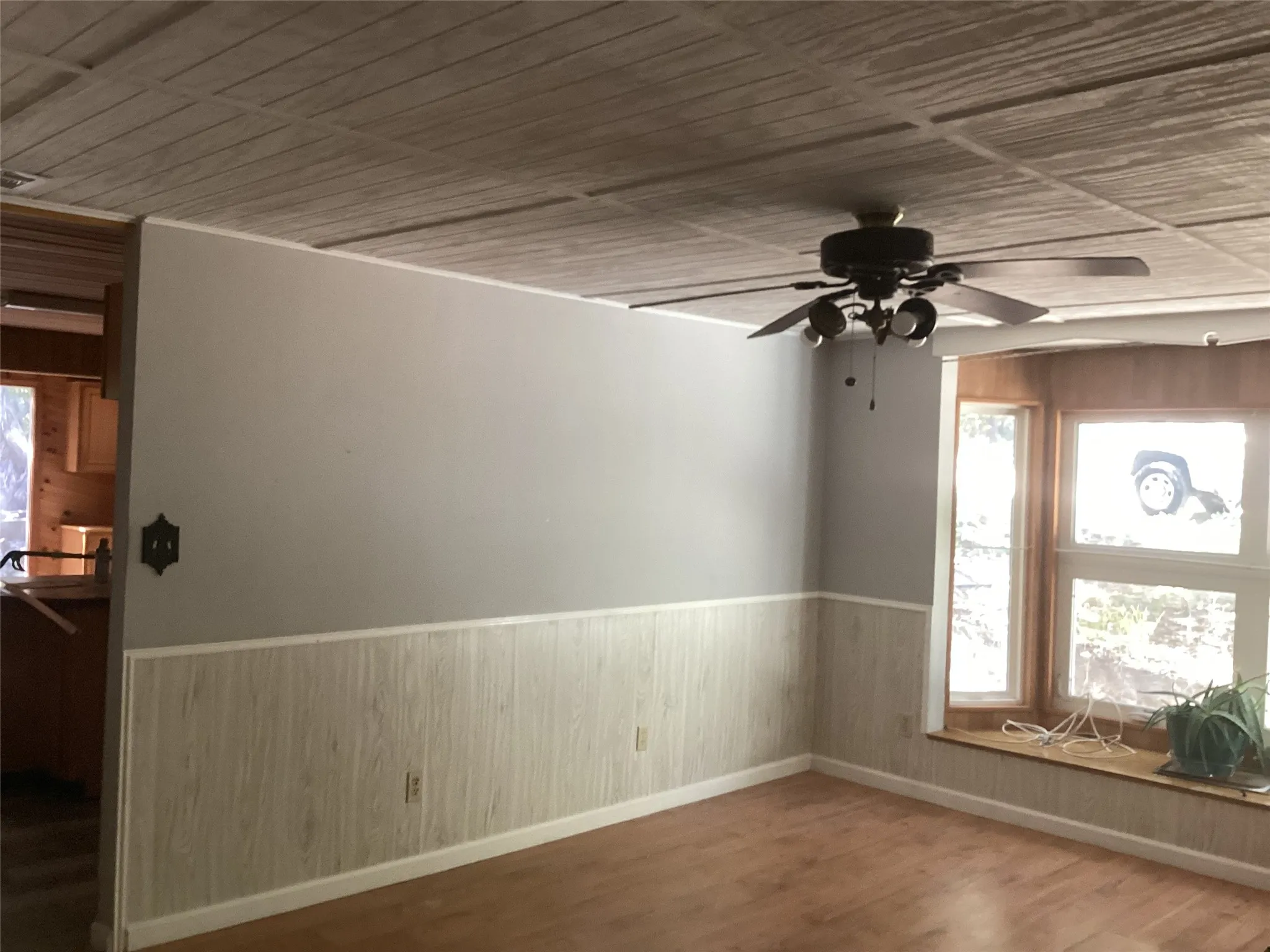 Single Family Residence For Sale in Johnson County , 1225 Cedar Break Court, Cleburne, Texas 76033, 4 Bedroom, 2 Bathroom, Garage spaces, 1,800 Sqft, built in 1996, mls#21360328, Real Estate Agent in Cleburne, Homes For Sale in Johnson county, Homes For Sale in Cleburne, Realtor in Cleburne Texas, Real Estate Brokerage Independent Realty Texas, Luminita Cordes Realtor