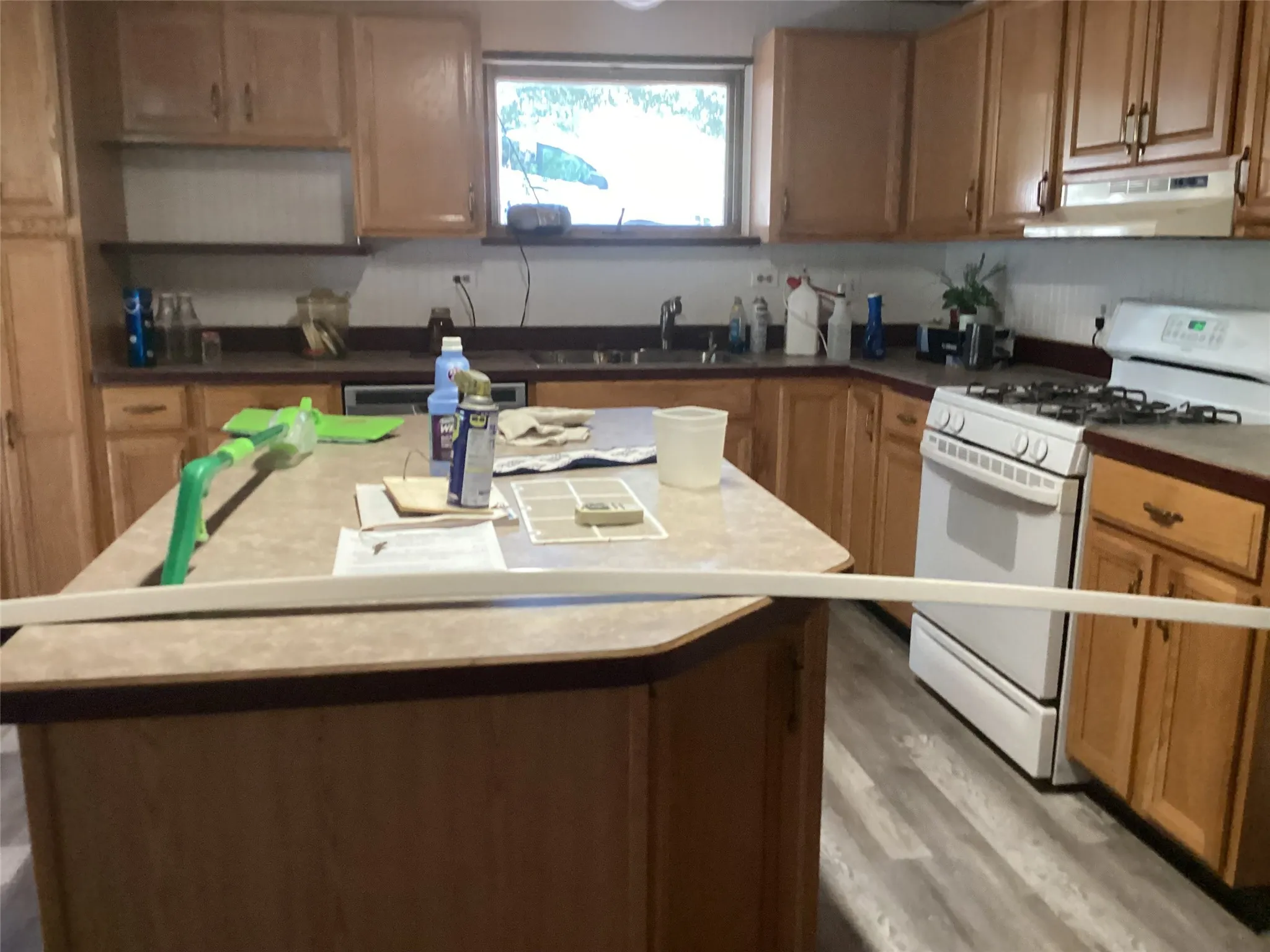 Single Family Residence For Sale in Johnson County , 1225 Cedar Break Court, Cleburne, Texas 76033, 4 Bedroom, 2 Bathroom, Garage spaces, 1,800 Sqft, built in 1996, mls#21360328, Real Estate Agent in Cleburne, Homes For Sale in Johnson county, Homes For Sale in Cleburne, Realtor in Cleburne Texas, Real Estate Brokerage Independent Realty Texas, Luminita Cordes Realtor