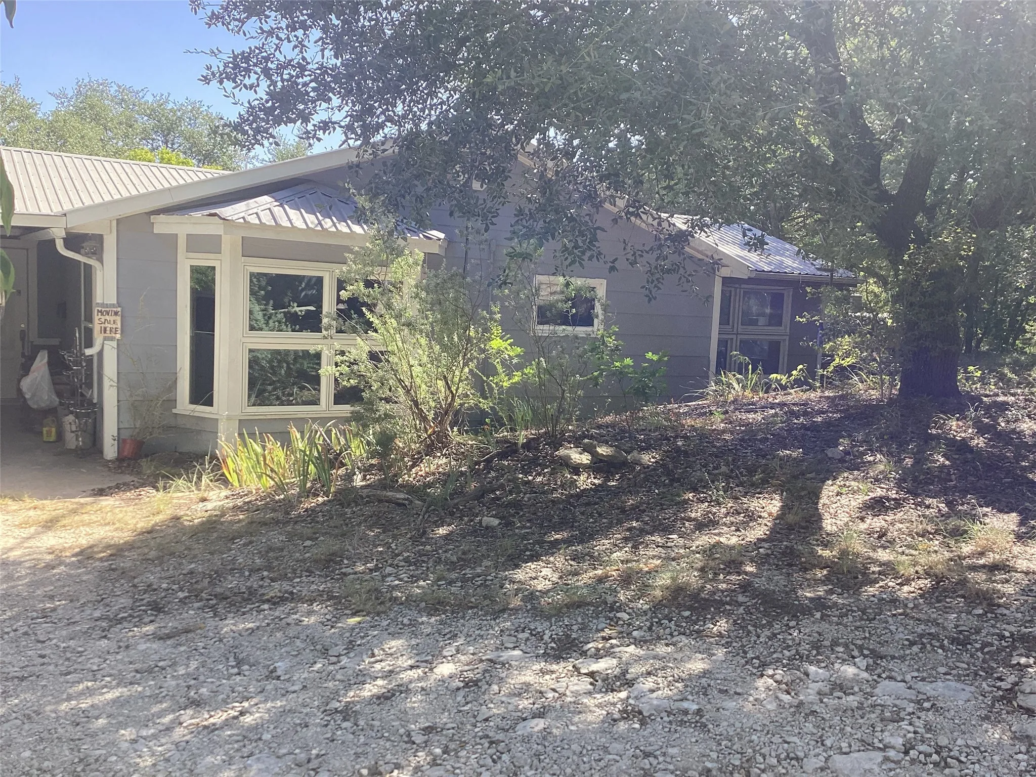 Single Family Residence For Sale in Johnson County , 1225 Cedar Break Court, Cleburne, Texas 76033, 4 Bedroom, 2 Bathroom, Garage spaces, 1,800 Sqft, built in 1996, mls#21360328, Real Estate Agent in Cleburne, Homes For Sale in Johnson county, Homes For Sale in Cleburne, Realtor in Cleburne Texas, Real Estate Brokerage Independent Realty Texas, Luminita Cordes Realtor