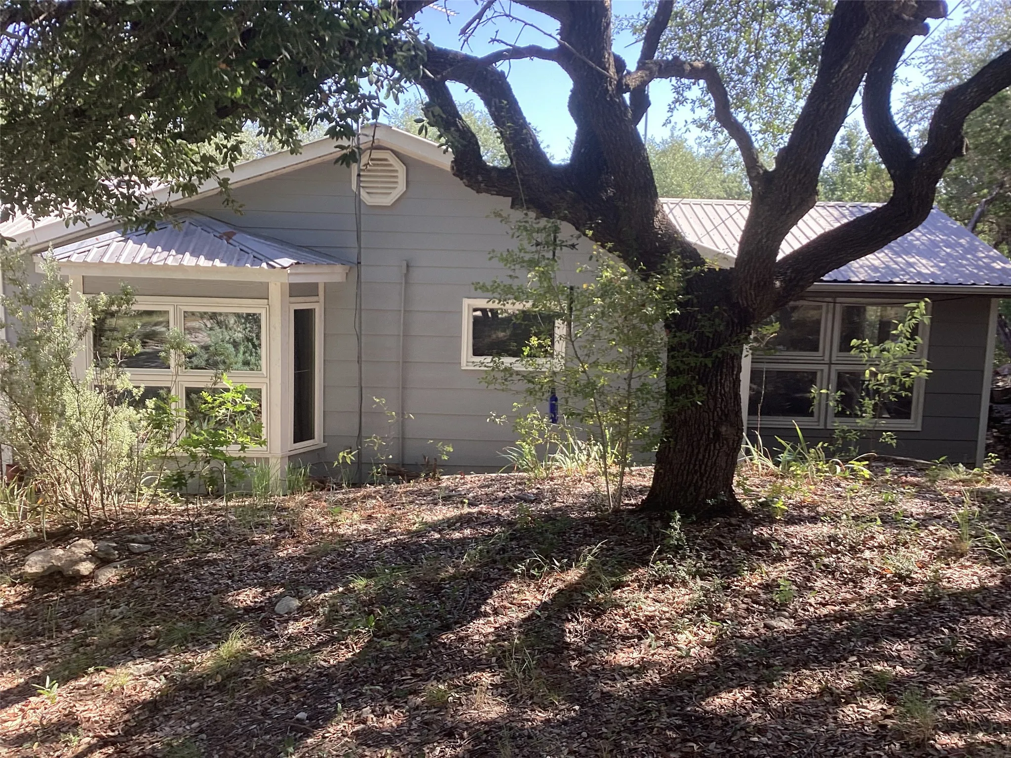 Single Family Residence For Sale in Johnson County , 1225 Cedar Break Court, Cleburne, Texas 76033, 4 Bedroom, 2 Bathroom, Garage spaces, 1,800 Sqft, built in 1996, mls#21360328, Real Estate Agent in Cleburne, Homes For Sale in Johnson county, Homes For Sale in Cleburne, Realtor in Cleburne Texas, Real Estate Brokerage Independent Realty Texas, Luminita Cordes Realtor