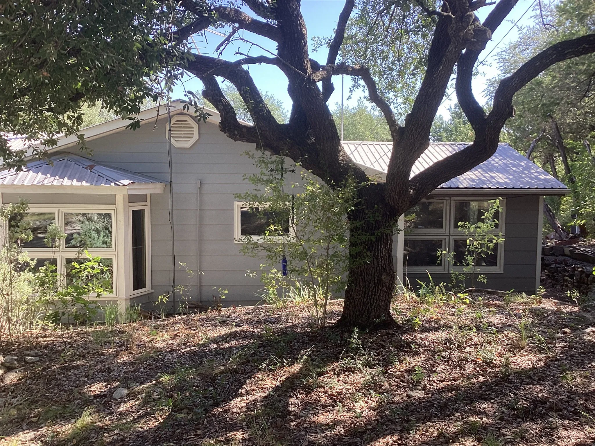 Single Family Residence For Sale in Johnson County , 1225 Cedar Break Court, Cleburne, Texas 76033, 4 Bedroom, 2 Bathroom, Garage spaces, 1,800 Sqft, built in 1996, mls#21360328, Real Estate Agent in Cleburne, Homes For Sale in Johnson county, Homes For Sale in Cleburne, Realtor in Cleburne Texas, Real Estate Brokerage Independent Realty Texas, Luminita Cordes Realtor