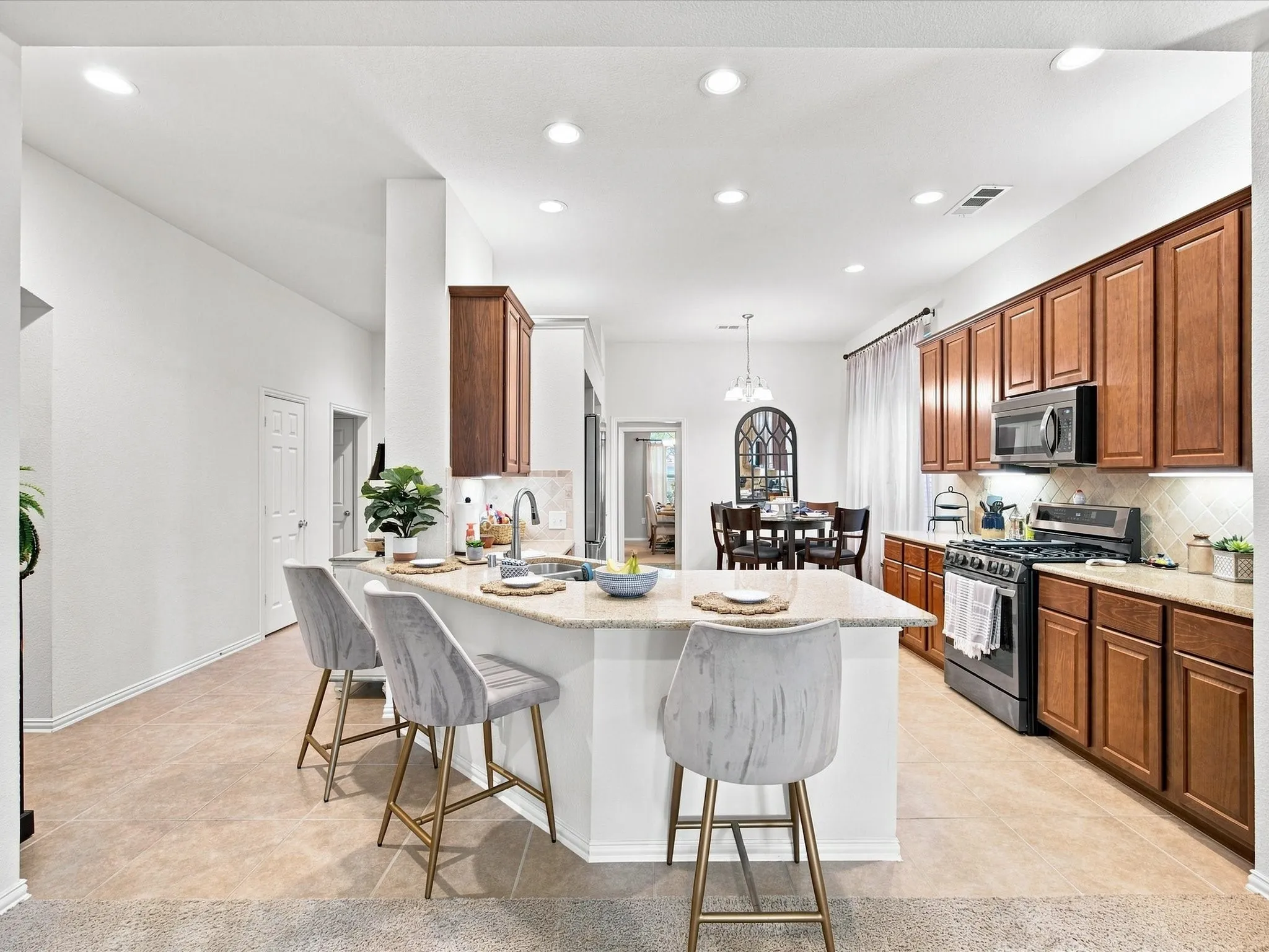 Single Family Residence For Sale in Denton County , 2591 Mirage Drive, Little Elm, Texas 75068, 3 Bedroom, 2 Bathroom, 2 Garage spaces, 2,313 Sqft, built in 2011, mls#21359462, Real Estate Agent in Little Elm, Homes For Sale in Denton county, Homes For Sale in Little Elm, Realtor in Little Elm Texas, Real Estate Brokerage Independent Realty Texas, Luminita Cordes Realtor