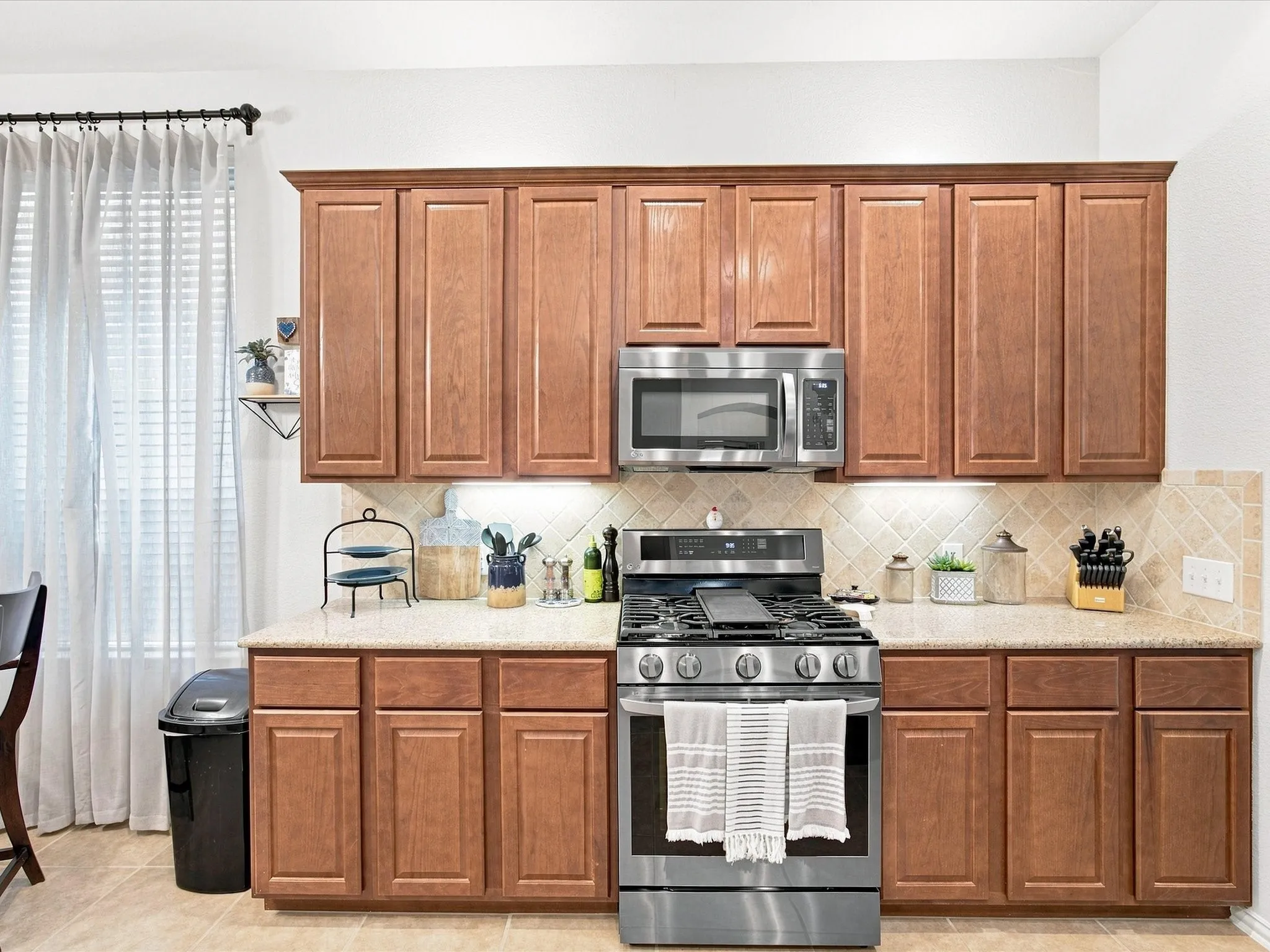 Single Family Residence For Sale in Denton County , 2591 Mirage Drive, Little Elm, Texas 75068, 3 Bedroom, 2 Bathroom, 2 Garage spaces, 2,313 Sqft, built in 2011, mls#21359462, Real Estate Agent in Little Elm, Homes For Sale in Denton county, Homes For Sale in Little Elm, Realtor in Little Elm Texas, Real Estate Brokerage Independent Realty Texas, Luminita Cordes Realtor