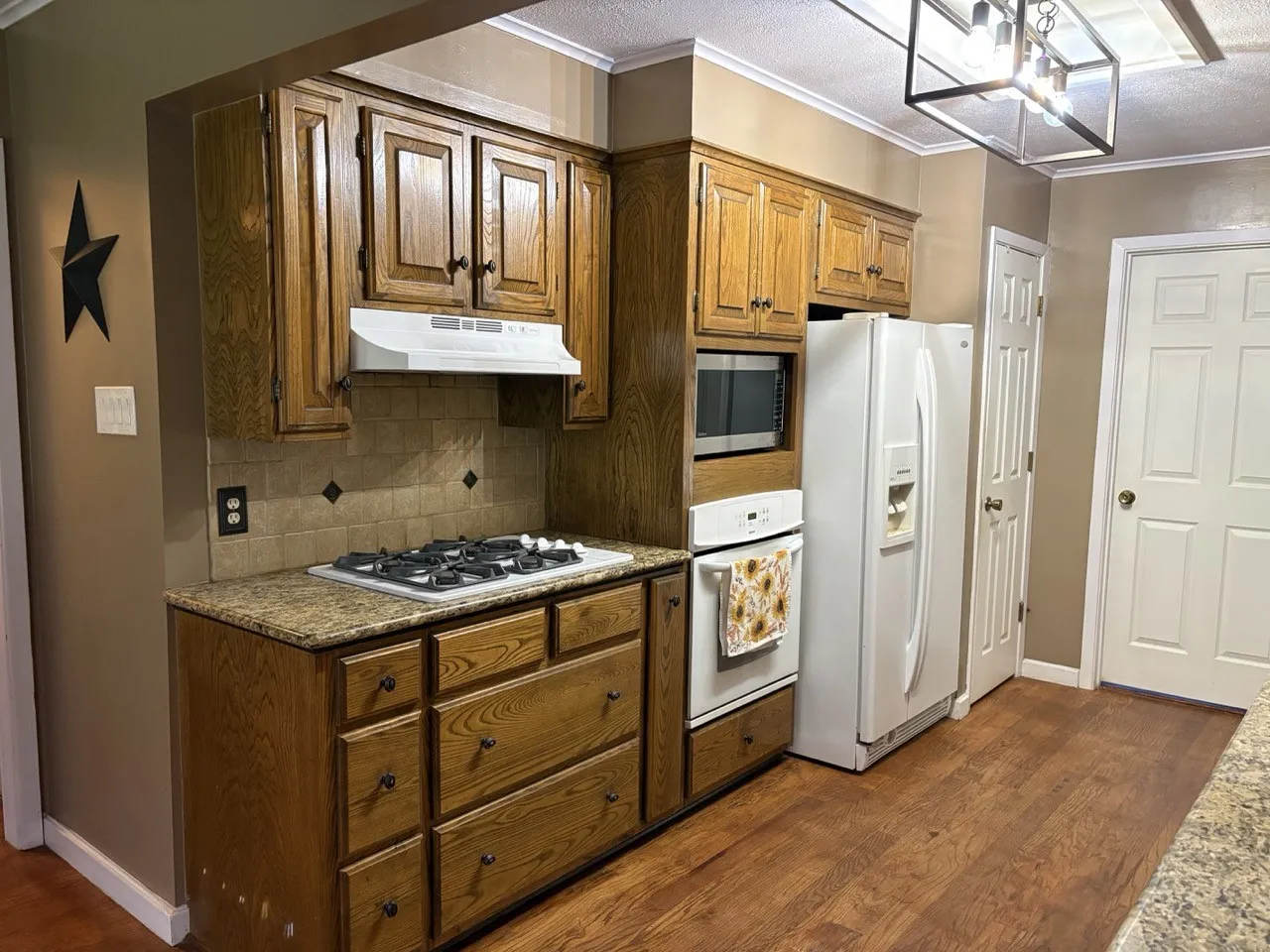 Single Family Residence For Sale in Erath County , 2104 N Woodland Street, Stephenville, Texas 76401, 3 Bedroom, 2 Bathroom, 2 Garage spaces, 1,871 Sqft, built in 1984, mls#21359986, Real Estate Agent in Stephenville, Homes For Sale in Erath county, Homes For Sale in Stephenville, Realtor in Stephenville Texas, Real Estate Brokerage Independent Realty Texas, Luminita Cordes Realtor