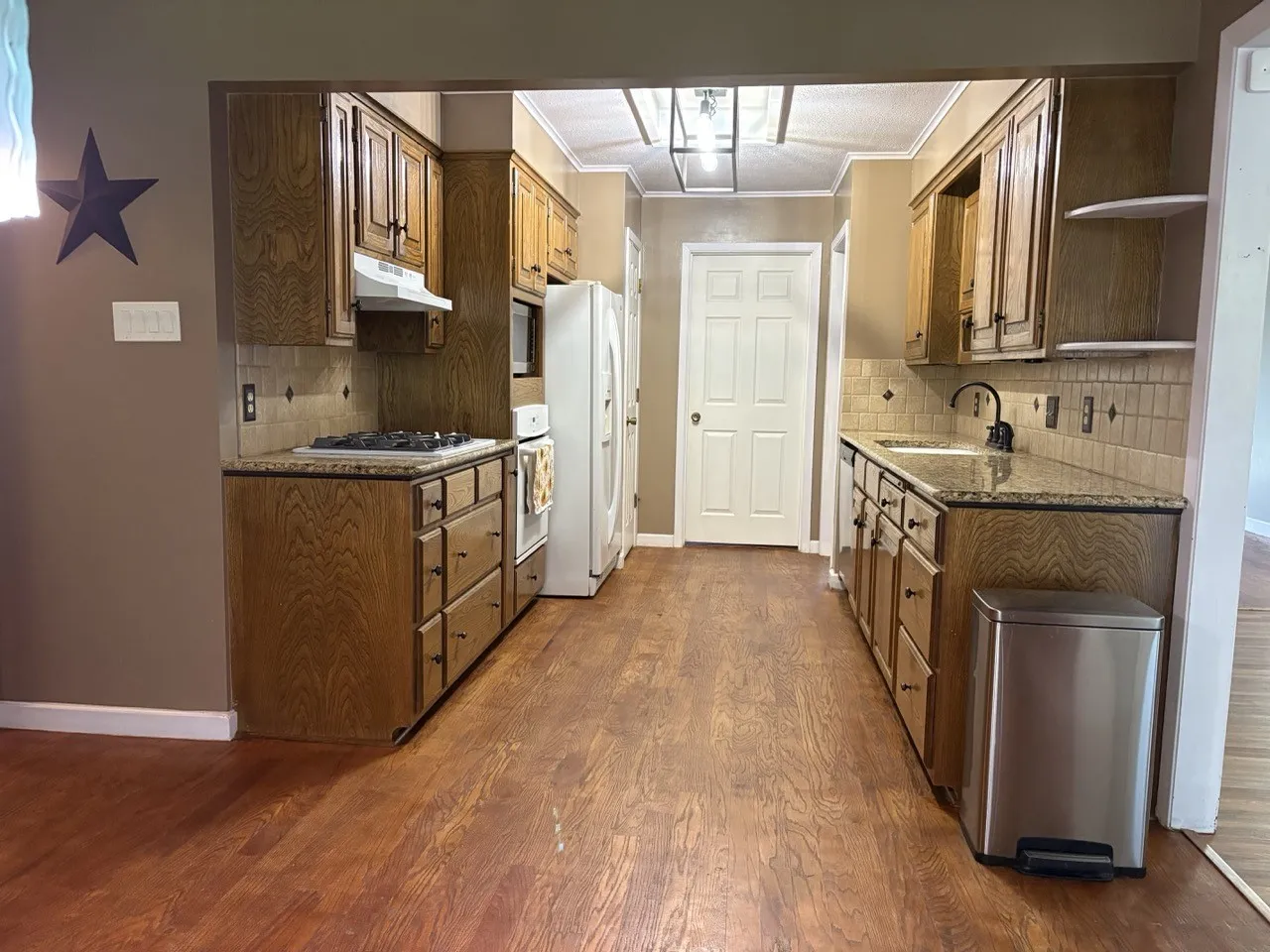 Single Family Residence For Sale in Erath County , 2104 N Woodland Street, Stephenville, Texas 76401, 3 Bedroom, 2 Bathroom, 2 Garage spaces, 1,871 Sqft, built in 1984, mls#21359986, Real Estate Agent in Stephenville, Homes For Sale in Erath county, Homes For Sale in Stephenville, Realtor in Stephenville Texas, Real Estate Brokerage Independent Realty Texas, Luminita Cordes Realtor