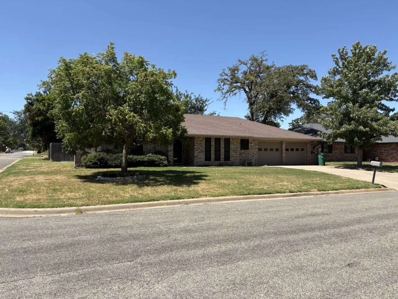 Single Family Residence For Sale in Erath County , 2104 N Woodland Street, Stephenville, Texas 76401, 3 Bedroom, 2 Bathroom, 2 Garage spaces, 1,871 Sqft, built in 1984, mls#21359986, Real Estate Agent in Stephenville, Homes For Sale in Erath county, Homes For Sale in Stephenville, Realtor in Stephenville Texas, Real Estate Brokerage Independent Realty Texas, Luminita Cordes Realtor