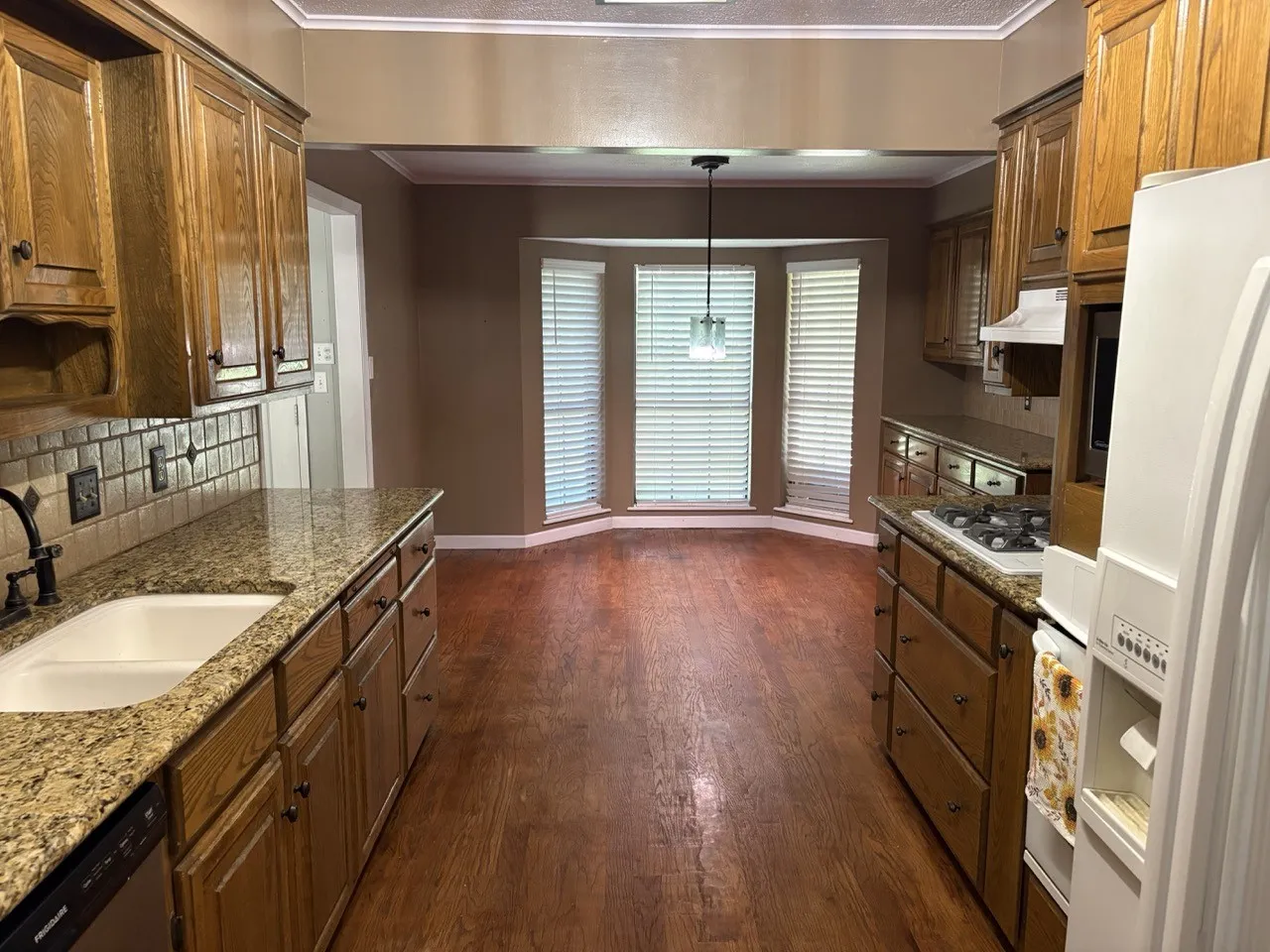 Single Family Residence For Sale in Erath County , 2104 N Woodland Street, Stephenville, Texas 76401, 3 Bedroom, 2 Bathroom, 2 Garage spaces, 1,871 Sqft, built in 1984, mls#21359986, Real Estate Agent in Stephenville, Homes For Sale in Erath county, Homes For Sale in Stephenville, Realtor in Stephenville Texas, Real Estate Brokerage Independent Realty Texas, Luminita Cordes Realtor