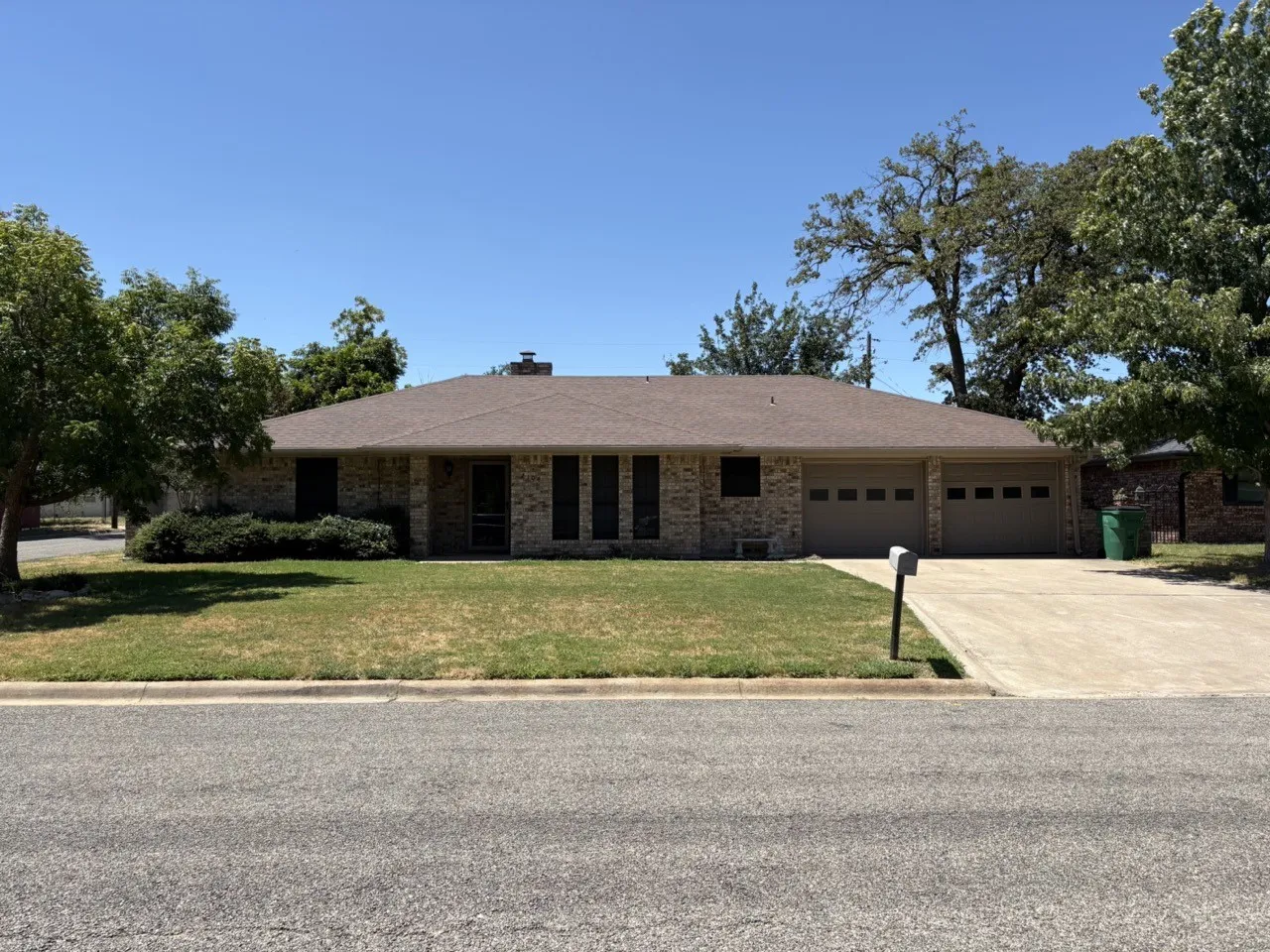 Single Family Residence For Sale in Erath County , 2104 N Woodland Street, Stephenville, Texas 76401, 3 Bedroom, 2 Bathroom, 2 Garage spaces, 1,871 Sqft, built in 1984, mls#21359986, Real Estate Agent in Stephenville, Homes For Sale in Erath county, Homes For Sale in Stephenville, Realtor in Stephenville Texas, Real Estate Brokerage Independent Realty Texas, Luminita Cordes Realtor