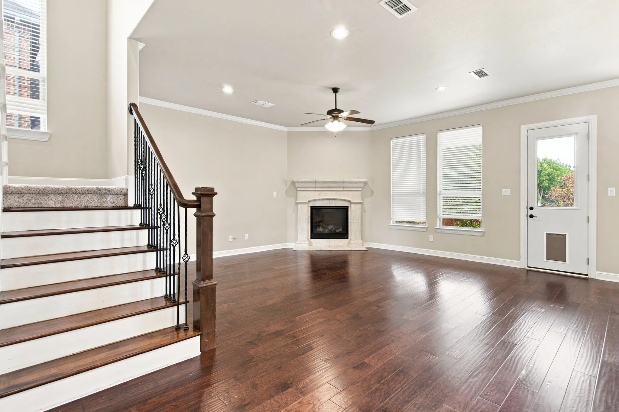 Single Family Residence For Rent in Tarrant County , 1819 Park Highland Way, Arlington, Texas 76012, 4 Bedroom, 4 Bathroom, 3 Garage spaces, 3,159 Sqft, built in 2015, mls#21360296, Real Estate Agent in Arlington, Homes For Rent in Tarrant county, Homes For Rent in Arlington, Realtor in Arlington Texas, Real Estate Brokerage Independent Realty Texas, Luminita Cordes Realtor