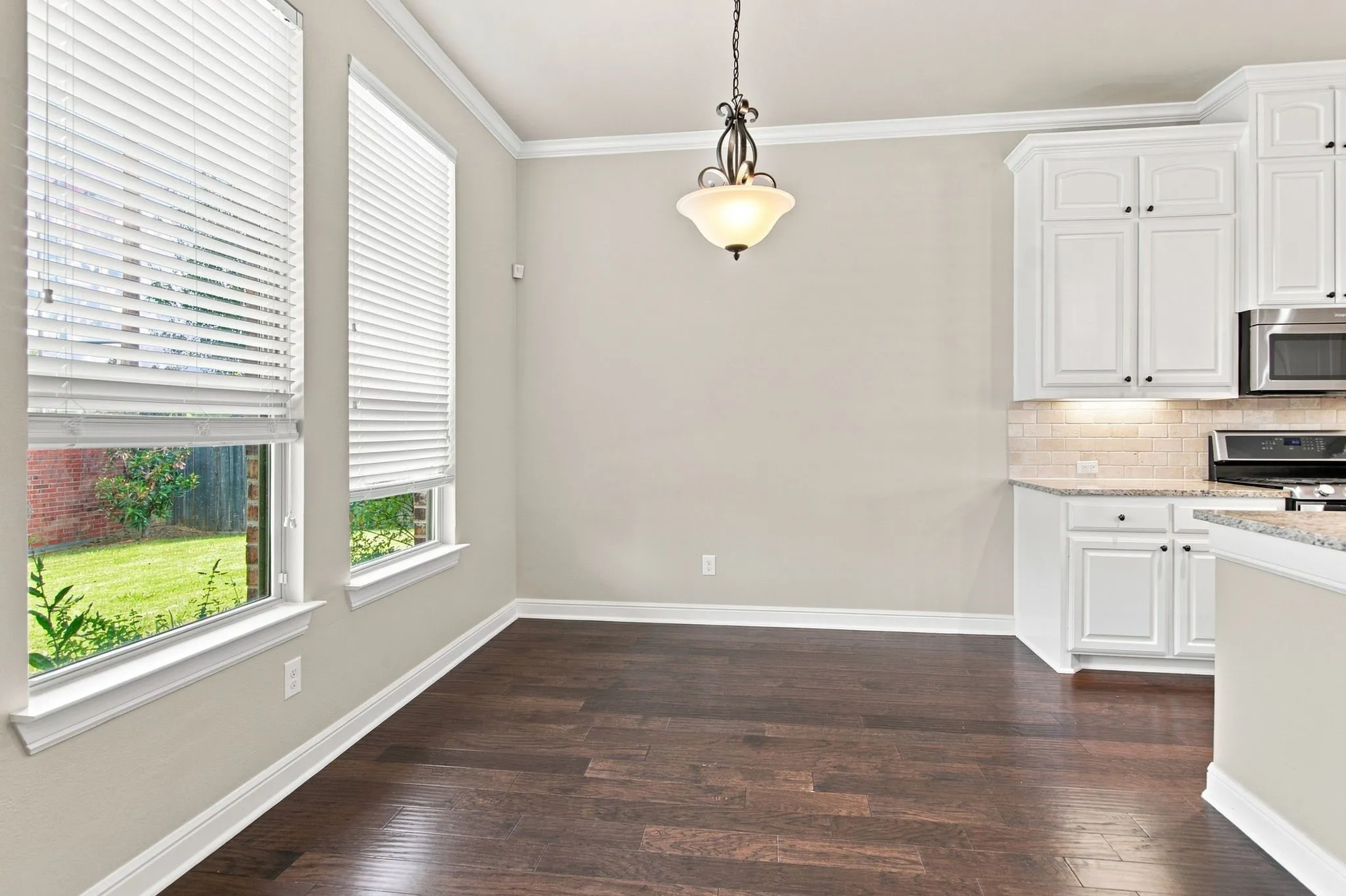 Single Family Residence For Rent in Tarrant County , 1819 Park Highland Way, Arlington, Texas 76012, 4 Bedroom, 4 Bathroom, 3 Garage spaces, 3,159 Sqft, built in 2015, mls#21360296, Real Estate Agent in Arlington, Homes For Rent in Tarrant county, Homes For Rent in Arlington, Realtor in Arlington Texas, Real Estate Brokerage Independent Realty Texas, Luminita Cordes Realtor