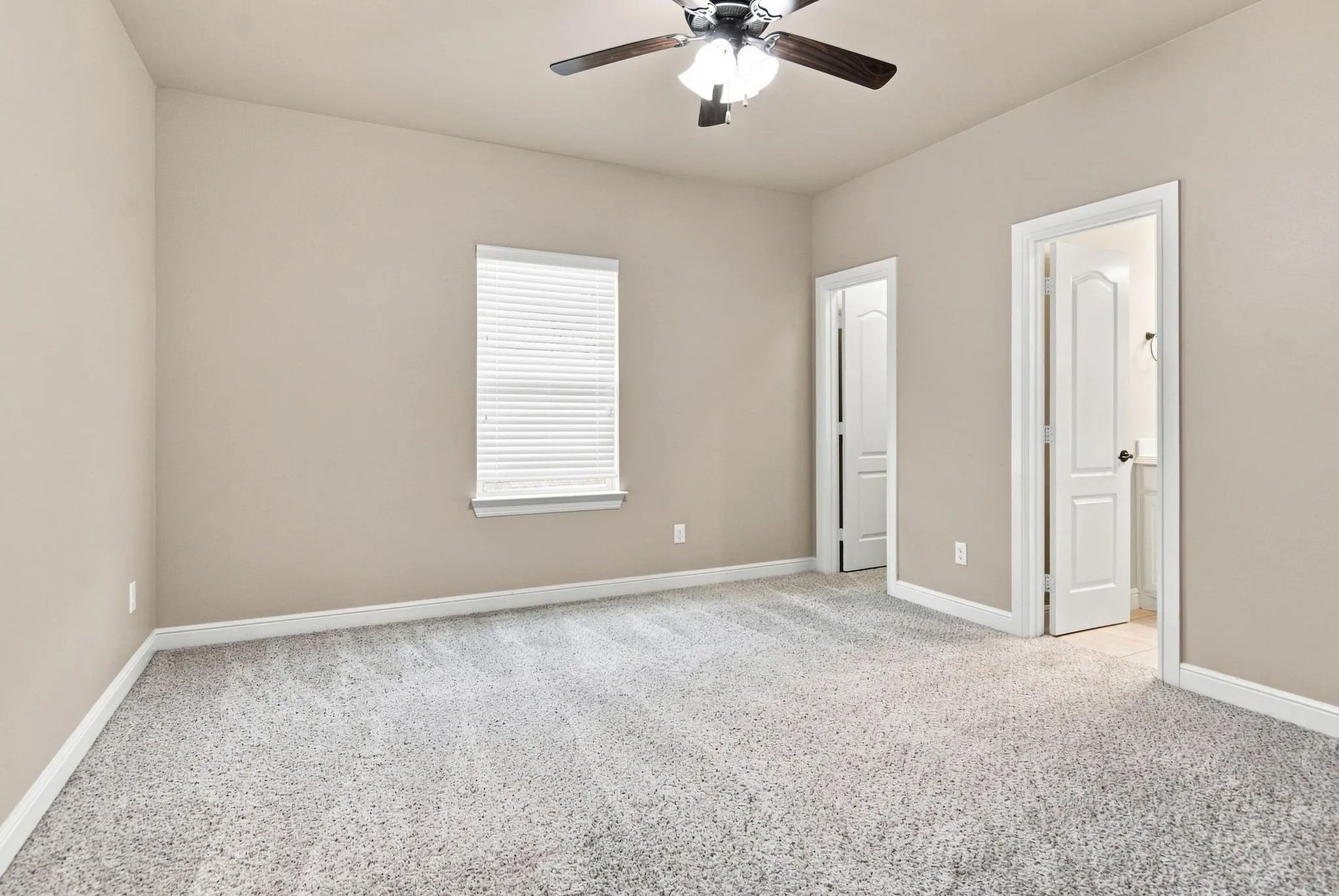 Single Family Residence For Rent in Tarrant County , 1819 Park Highland Way, Arlington, Texas 76012, 4 Bedroom, 4 Bathroom, 3 Garage spaces, 3,159 Sqft, built in 2015, mls#21360296, Real Estate Agent in Arlington, Homes For Rent in Tarrant county, Homes For Rent in Arlington, Realtor in Arlington Texas, Real Estate Brokerage Independent Realty Texas, Luminita Cordes Realtor