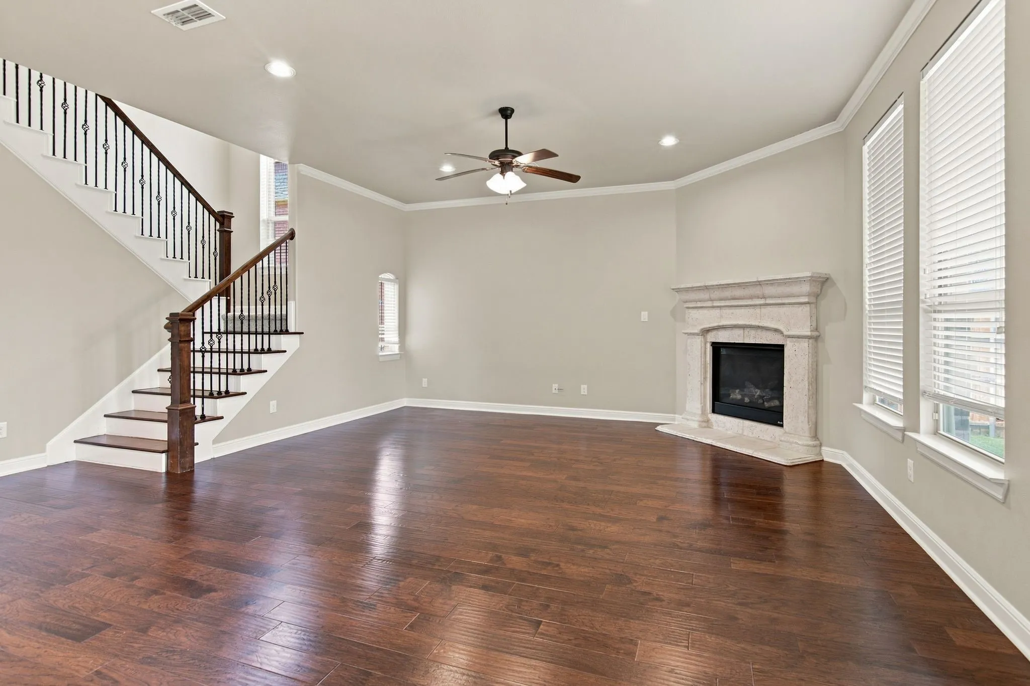 Single Family Residence For Rent in Tarrant County , 1819 Park Highland Way, Arlington, Texas 76012, 4 Bedroom, 4 Bathroom, 3 Garage spaces, 3,159 Sqft, built in 2015, mls#21360296, Real Estate Agent in Arlington, Homes For Rent in Tarrant county, Homes For Rent in Arlington, Realtor in Arlington Texas, Real Estate Brokerage Independent Realty Texas, Luminita Cordes Realtor