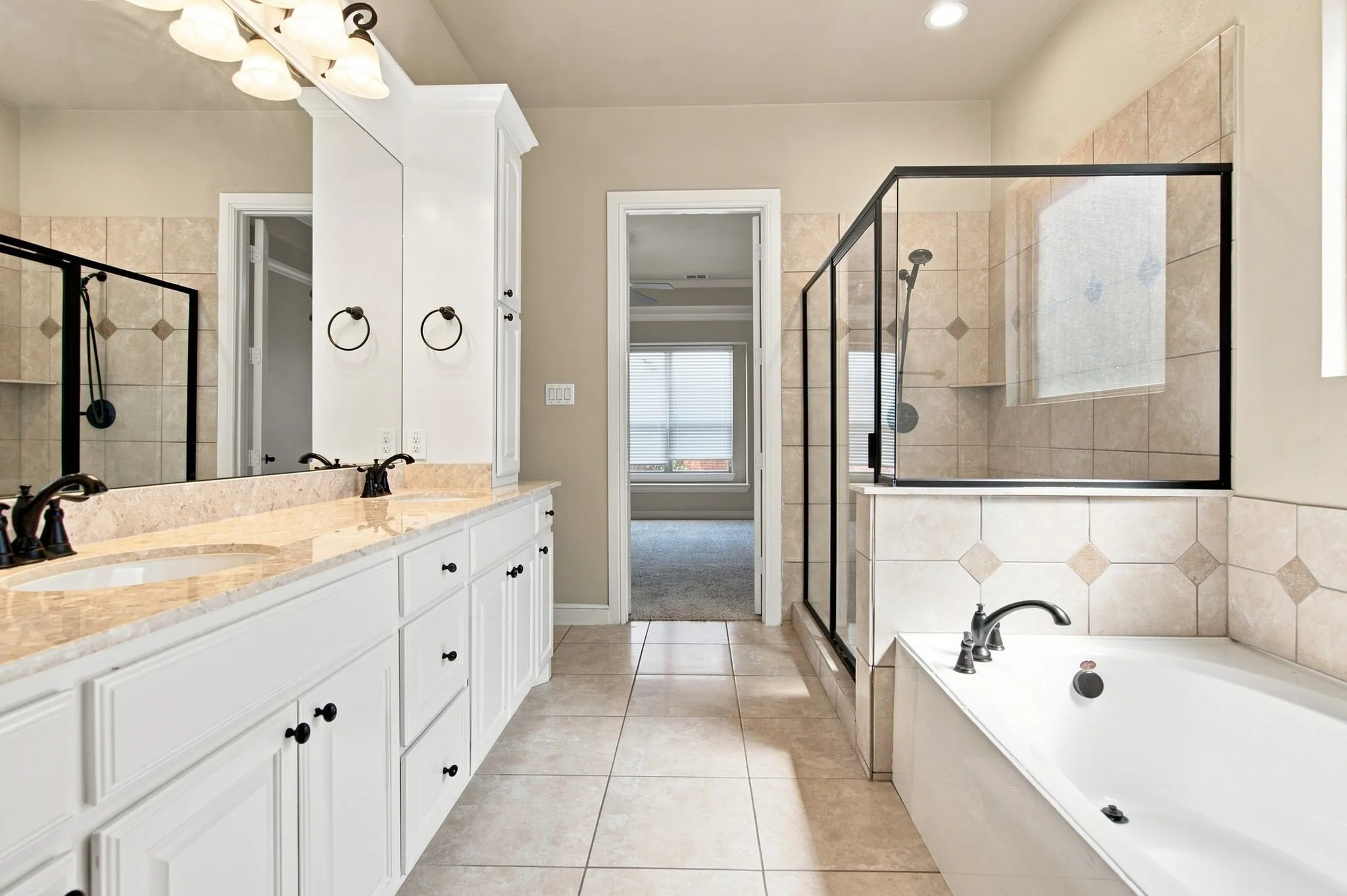 Single Family Residence For Rent in Tarrant County , 1819 Park Highland Way, Arlington, Texas 76012, 4 Bedroom, 4 Bathroom, 3 Garage spaces, 3,159 Sqft, built in 2015, mls#21360296, Real Estate Agent in Arlington, Homes For Rent in Tarrant county, Homes For Rent in Arlington, Realtor in Arlington Texas, Real Estate Brokerage Independent Realty Texas, Luminita Cordes Realtor