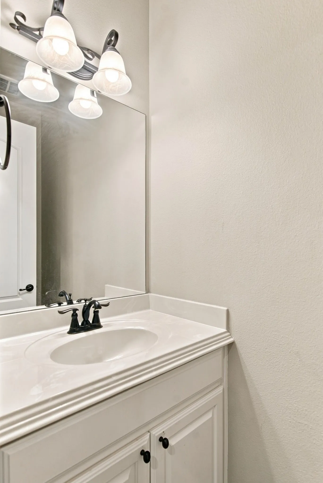 Single Family Residence For Rent in Tarrant County , 1819 Park Highland Way, Arlington, Texas 76012, 4 Bedroom, 4 Bathroom, 3 Garage spaces, 3,159 Sqft, built in 2015, mls#21360296, Real Estate Agent in Arlington, Homes For Rent in Tarrant county, Homes For Rent in Arlington, Realtor in Arlington Texas, Real Estate Brokerage Independent Realty Texas, Luminita Cordes Realtor