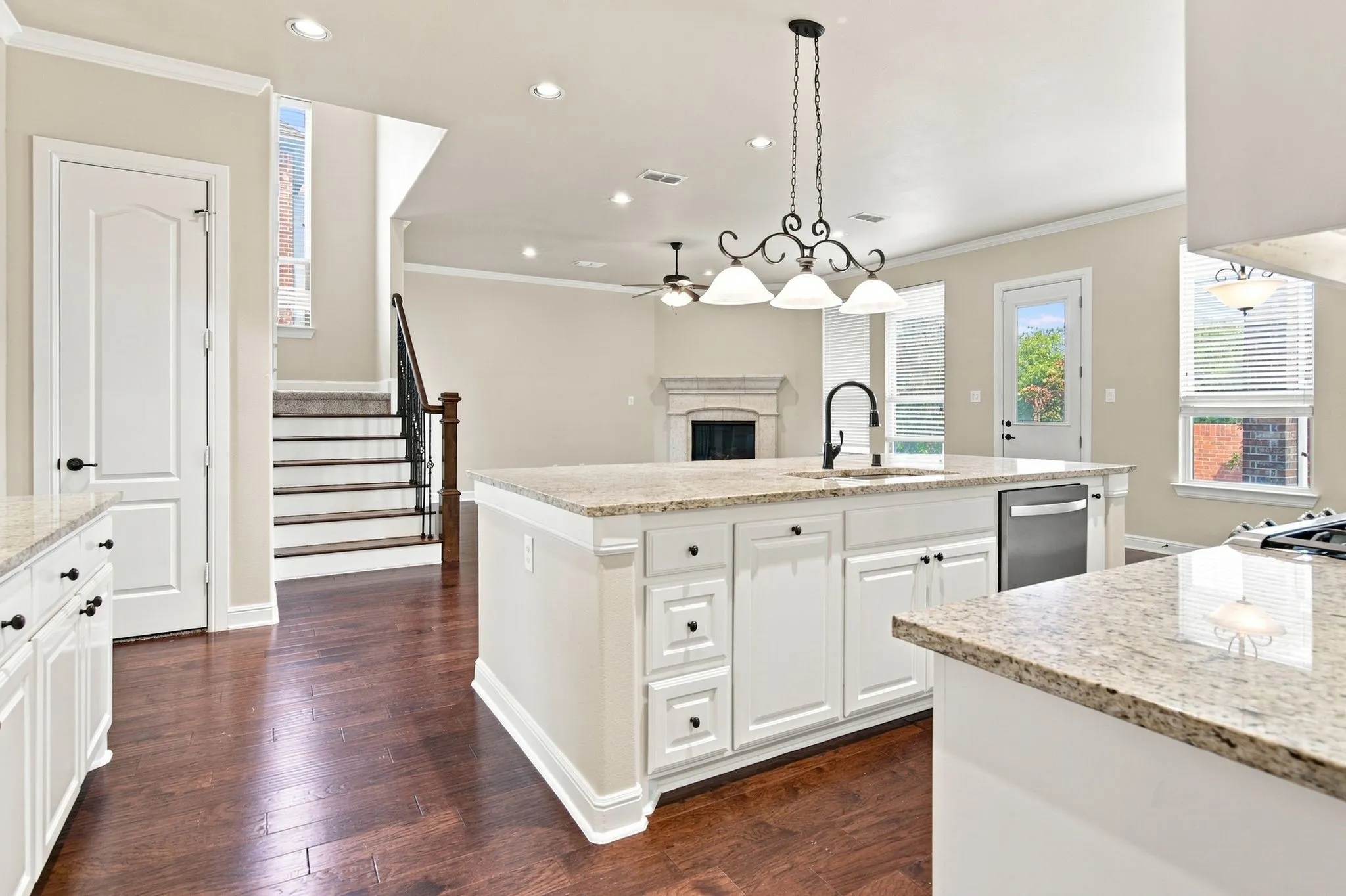 Single Family Residence For Rent in Tarrant County , 1819 Park Highland Way, Arlington, Texas 76012, 4 Bedroom, 4 Bathroom, 3 Garage spaces, 3,159 Sqft, built in 2015, mls#21360296, Real Estate Agent in Arlington, Homes For Rent in Tarrant county, Homes For Rent in Arlington, Realtor in Arlington Texas, Real Estate Brokerage Independent Realty Texas, Luminita Cordes Realtor