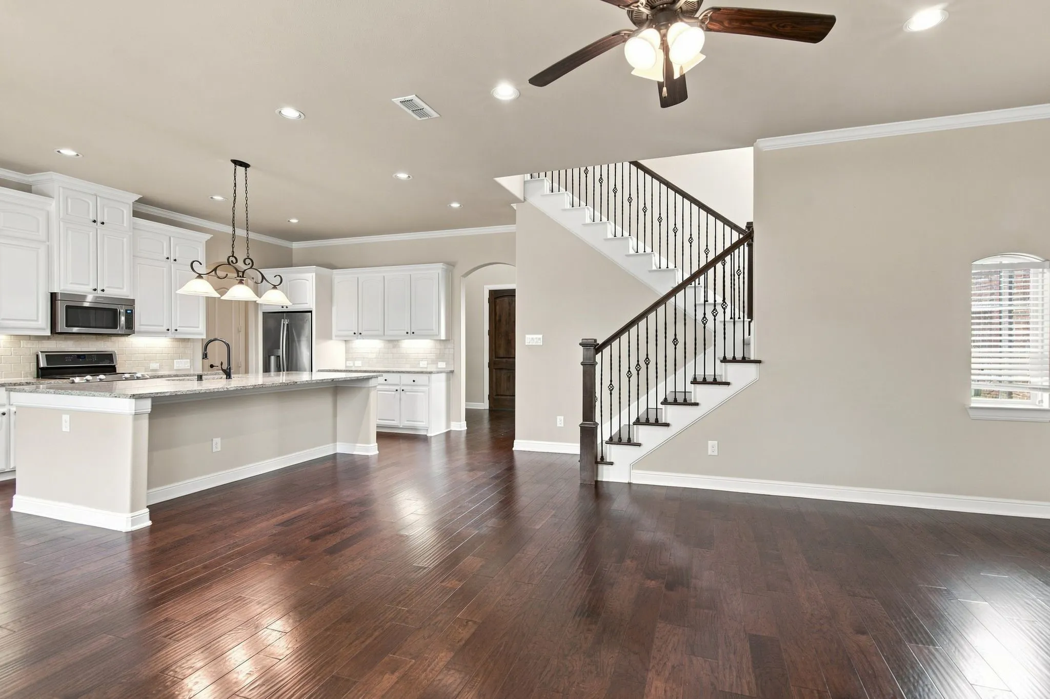 Single Family Residence For Rent in Tarrant County , 1819 Park Highland Way, Arlington, Texas 76012, 4 Bedroom, 4 Bathroom, 3 Garage spaces, 3,159 Sqft, built in 2015, mls#21360296, Real Estate Agent in Arlington, Homes For Rent in Tarrant county, Homes For Rent in Arlington, Realtor in Arlington Texas, Real Estate Brokerage Independent Realty Texas, Luminita Cordes Realtor