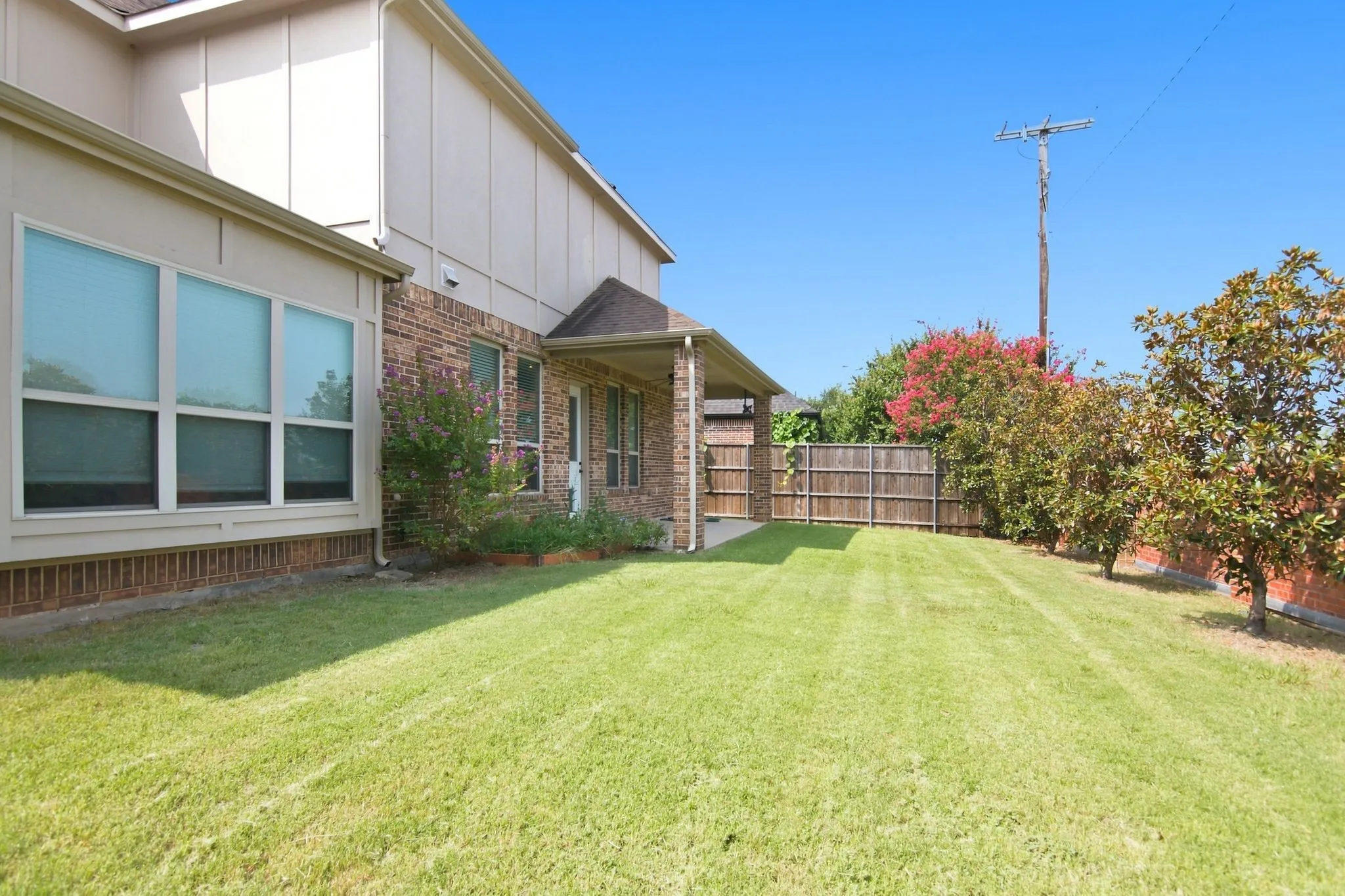 Single Family Residence For Rent in Tarrant County , 1819 Park Highland Way, Arlington, Texas 76012, 4 Bedroom, 4 Bathroom, 3 Garage spaces, 3,159 Sqft, built in 2015, mls#21360296, Real Estate Agent in Arlington, Homes For Rent in Tarrant county, Homes For Rent in Arlington, Realtor in Arlington Texas, Real Estate Brokerage Independent Realty Texas, Luminita Cordes Realtor