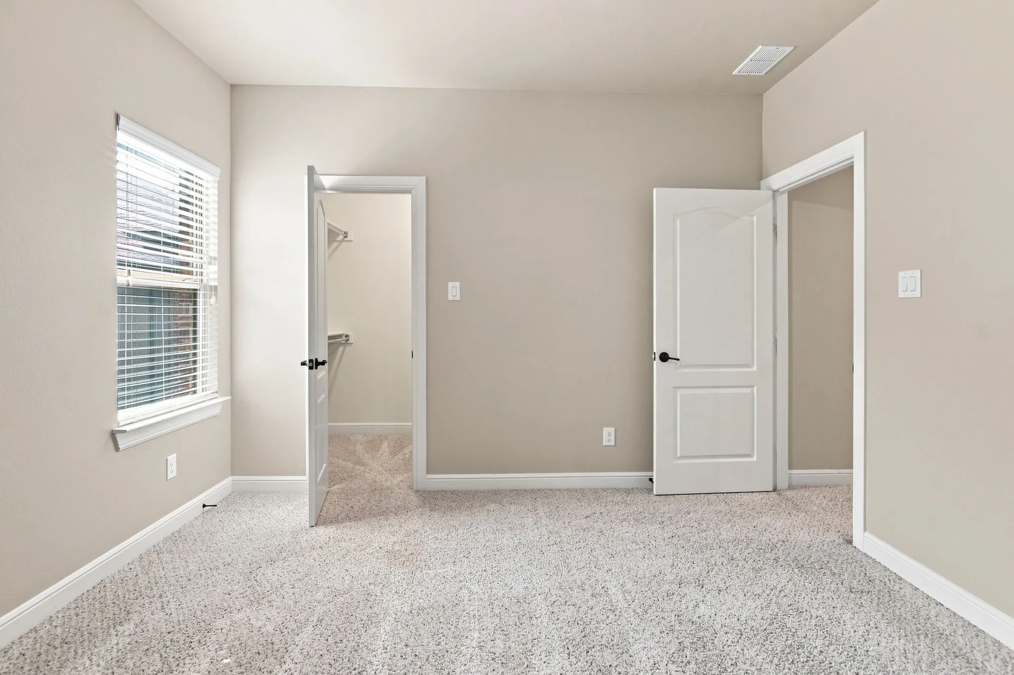 Single Family Residence For Rent in Tarrant County , 1819 Park Highland Way, Arlington, Texas 76012, 4 Bedroom, 4 Bathroom, 3 Garage spaces, 3,159 Sqft, built in 2015, mls#21360296, Real Estate Agent in Arlington, Homes For Rent in Tarrant county, Homes For Rent in Arlington, Realtor in Arlington Texas, Real Estate Brokerage Independent Realty Texas, Luminita Cordes Realtor