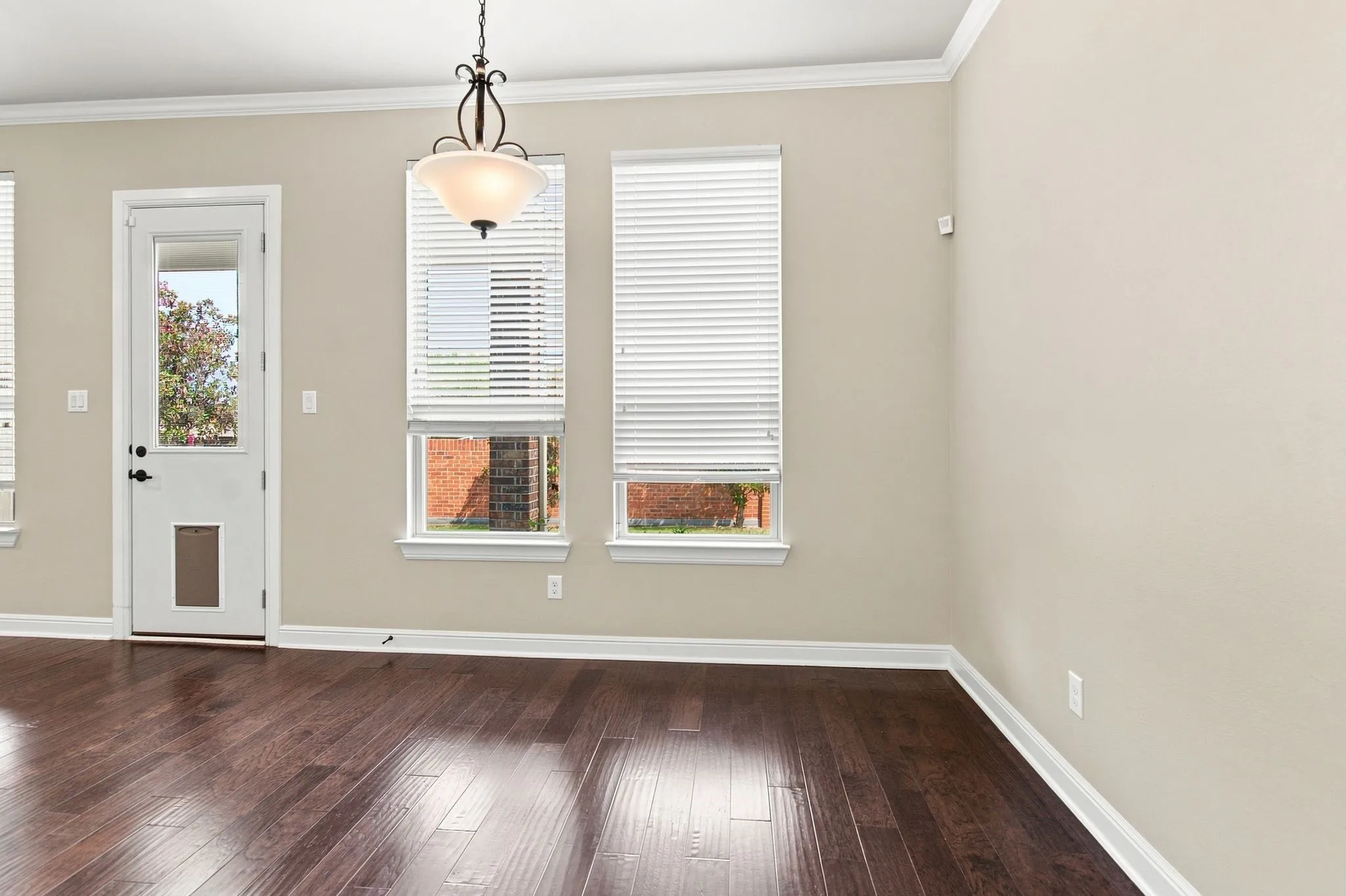 Single Family Residence For Rent in Tarrant County , 1819 Park Highland Way, Arlington, Texas 76012, 4 Bedroom, 4 Bathroom, 3 Garage spaces, 3,159 Sqft, built in 2015, mls#21360296, Real Estate Agent in Arlington, Homes For Rent in Tarrant county, Homes For Rent in Arlington, Realtor in Arlington Texas, Real Estate Brokerage Independent Realty Texas, Luminita Cordes Realtor